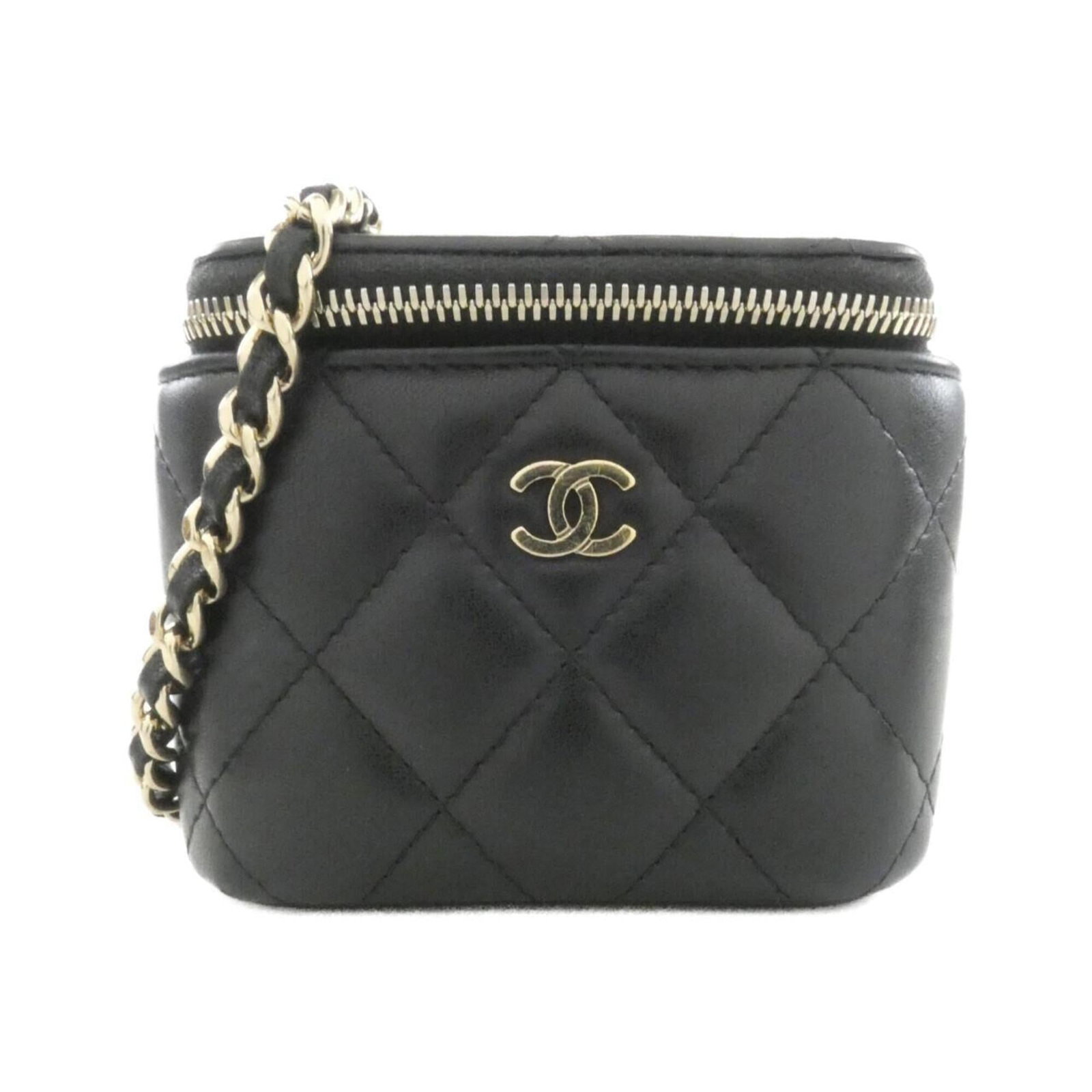 Shoulder Bag Leather Chanel: Shoulder Bag Leather Chanel Leather Chanel shoulder bag in black, featuring lamb leather and gold hardware. The compact design measures 9cm x 10cm x 7cm, making it a stylish and portable accessory.