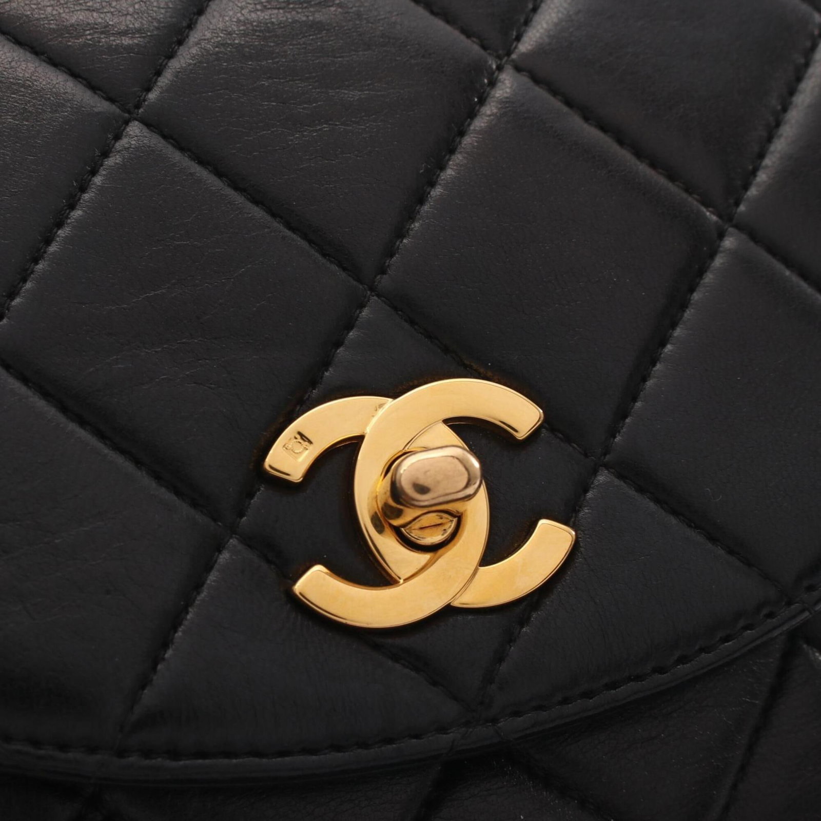 Chanel leather backpack - 8