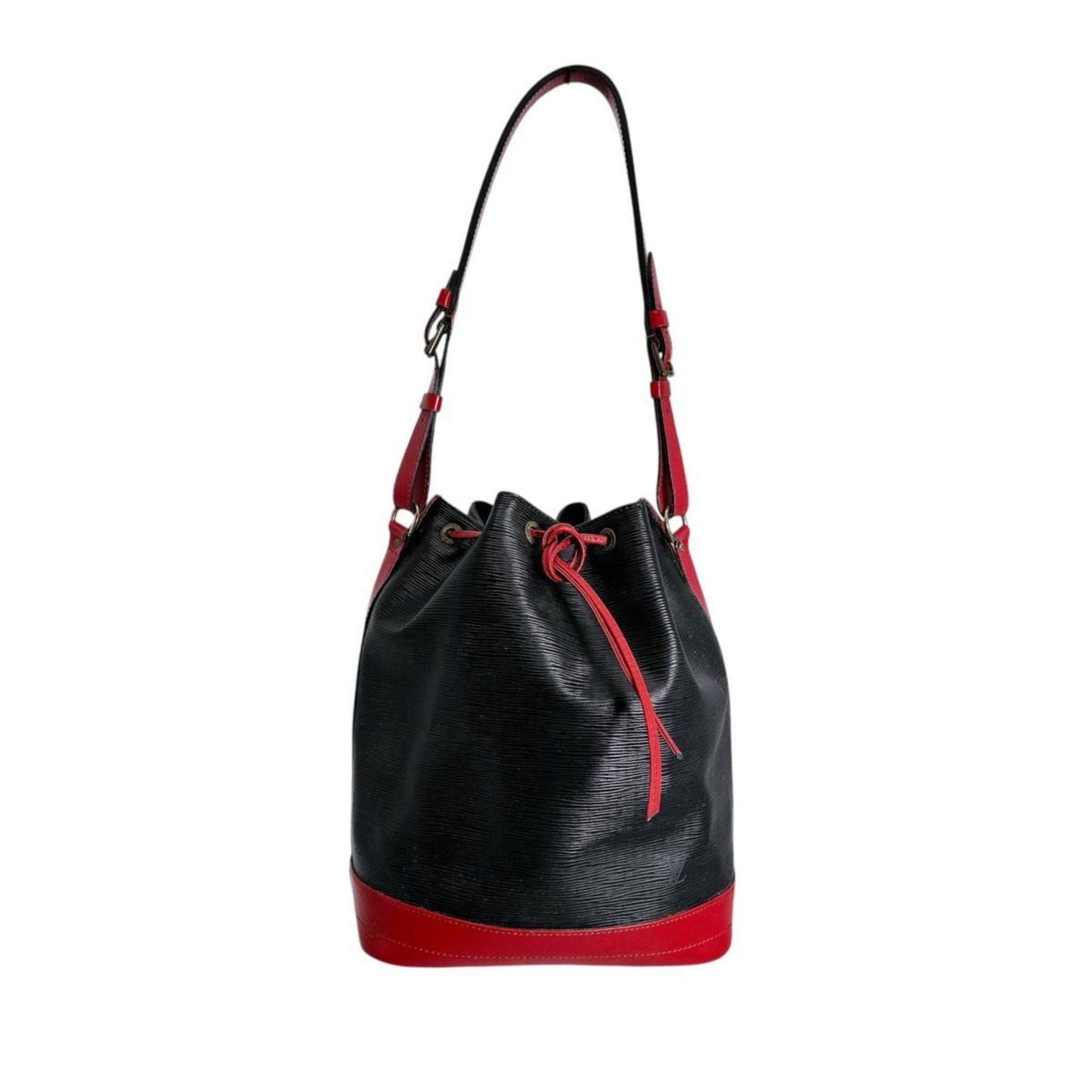 Vuitton Leather Epi Bag Shoulder Louis: Vuitton Leather Epi Bag Shoulder Louis The Louis Vuitton Epi Bag Shoulder in black features iconic monogram pattern and premium epi leather construction, showcasing the brand's signature style. This