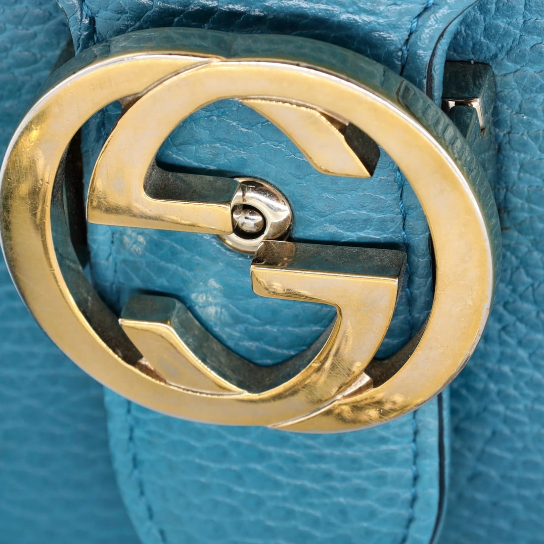 Medium leather shoulder bag Gucci interlocking - 8