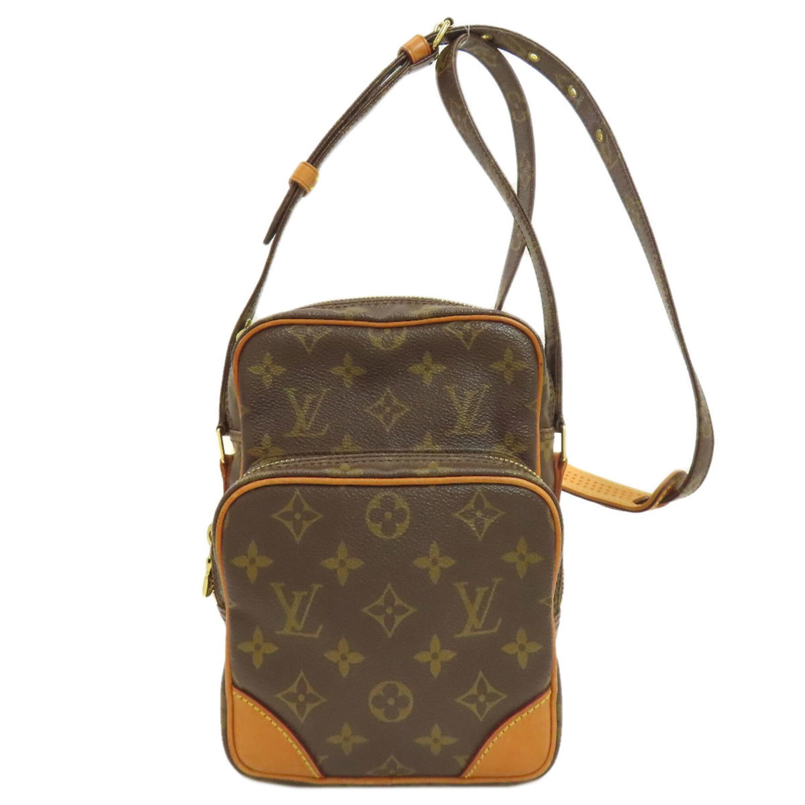 Shoulder Bag Monogram By Louis Vuitton: Shoulder Bag Monogram By Louis Vuitton Monogram pattern adorns this Louis Vuitton shoulder bag, adding visual interest to its sleek design. The bag measures 21cm x 16cm x 9cm and features a classic