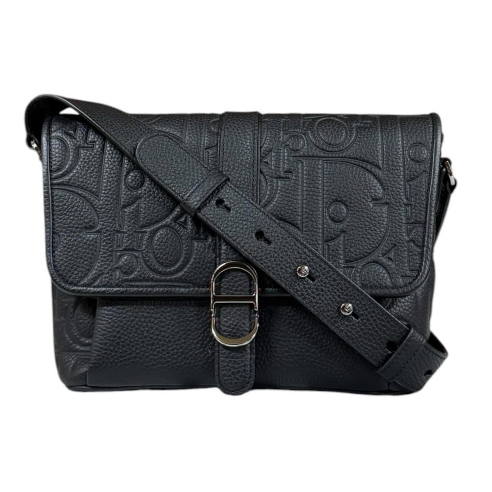 Christian Dior Leather Messenger Shoulder Bag: Christian Dior Leather Messenger Shoulder Bag The Christian Dior Leather Messenger Shoulder Bag boasts sleek, sophisticated design with its black calfskin leather exterior. Measuring 18cm x 28cm x 9.5