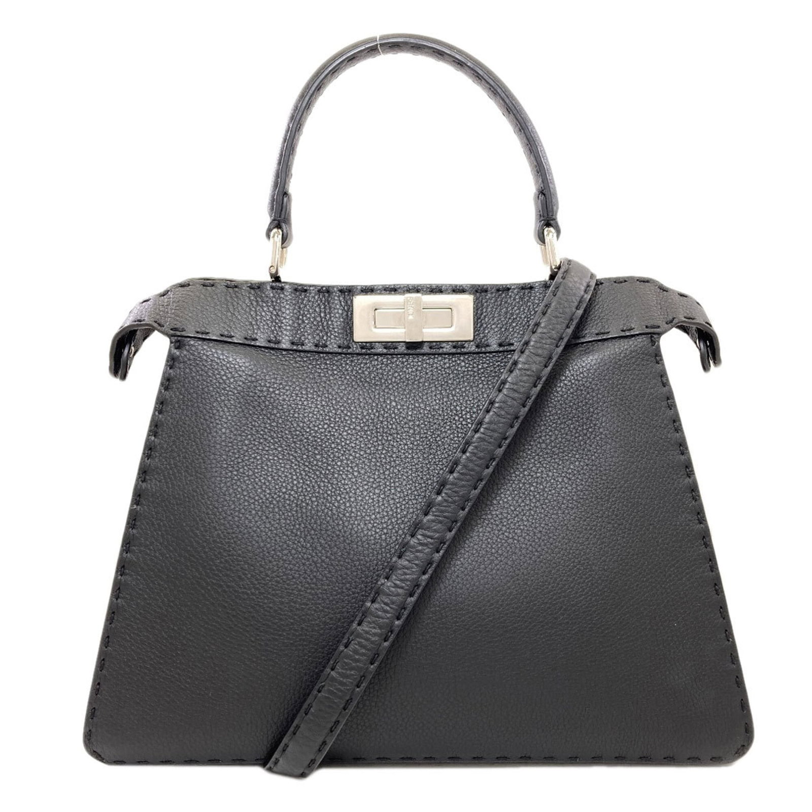 Fendi Handbag Leather: Fendi Handbag Leather The Fendi handbag leather is made from high-quality black leather, measuring 25.5cm x 33cm x 11cm in size. This luxurious material is characteristic of the brand's attention to d