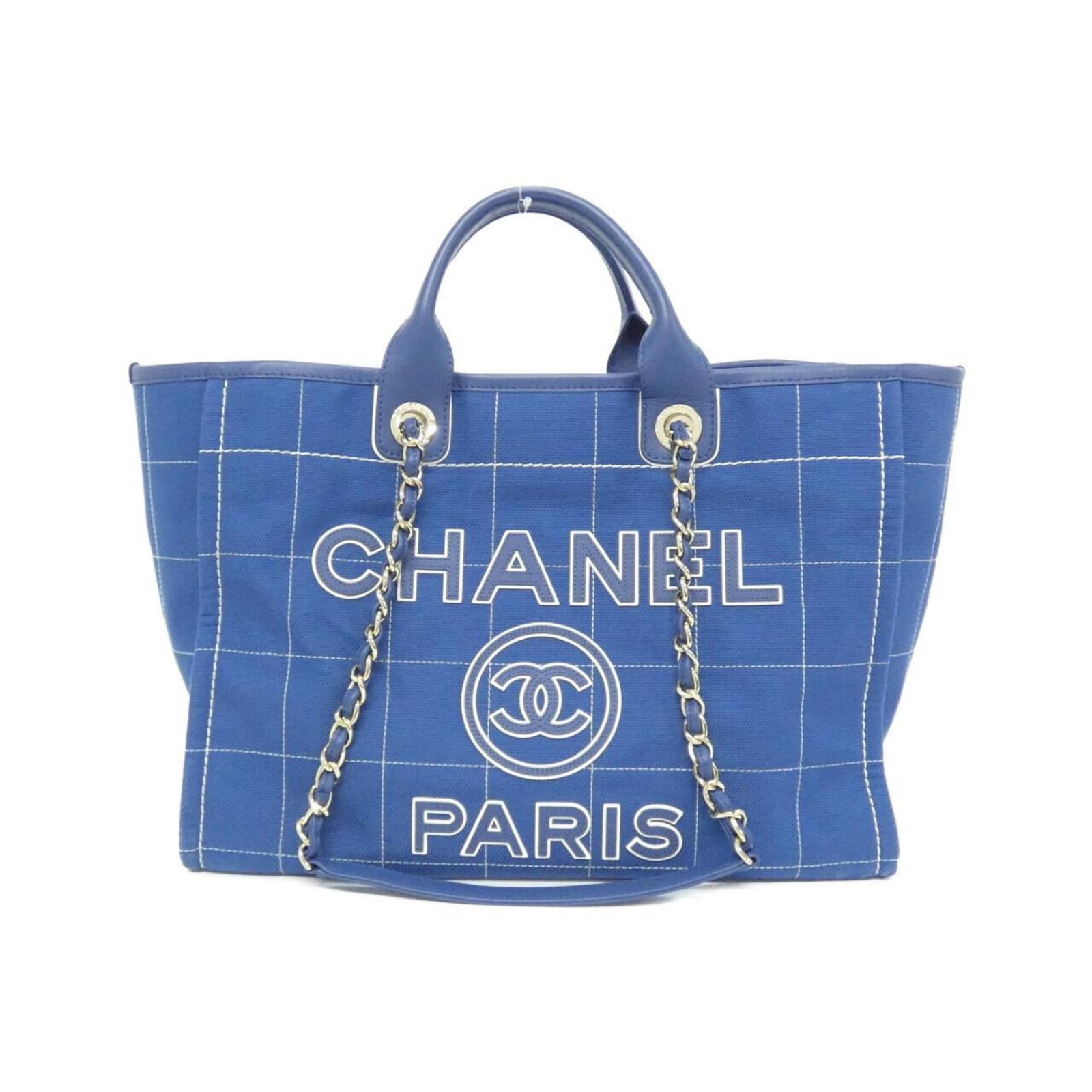 Cotton handbag Chanel pouch: Cotton handbag Chanel pouch Cotton handbag Chanel pouch in blue and white, measuring 30cm x 46cm x 19cm. Made from cotton material, this stylish pouch features a classic design reminiscent of the