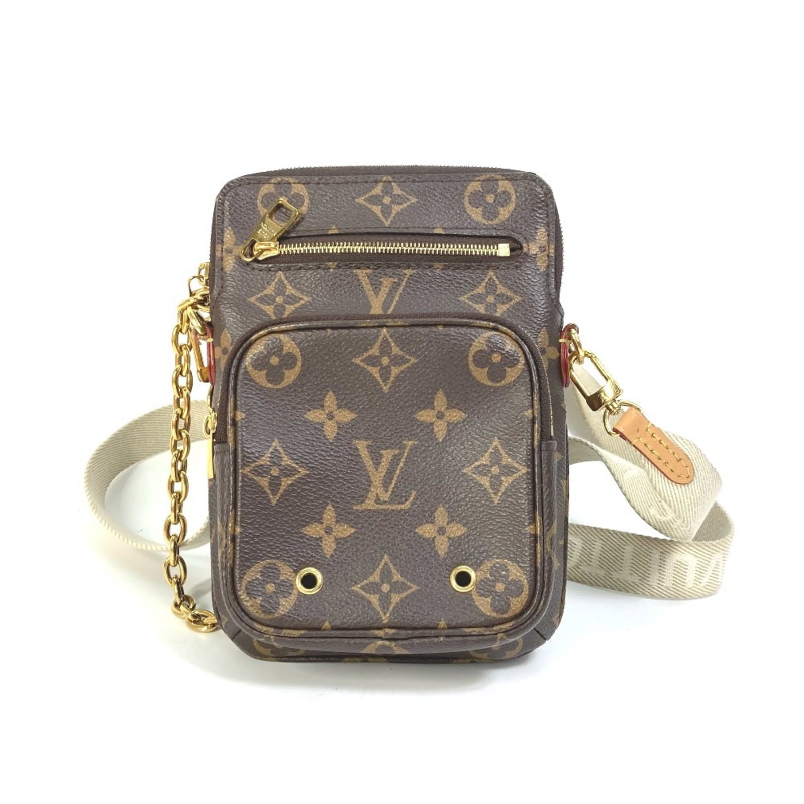 Louis Vuitton monogram pochette bag shoulder handbag: Louis Vuitton monogram pochette bag shoulder handbag The Louis Vuitton monogram pochette bag is a stylish and functional shoulder handbag featuring the iconic Monogram pattern. With its gold hardware,