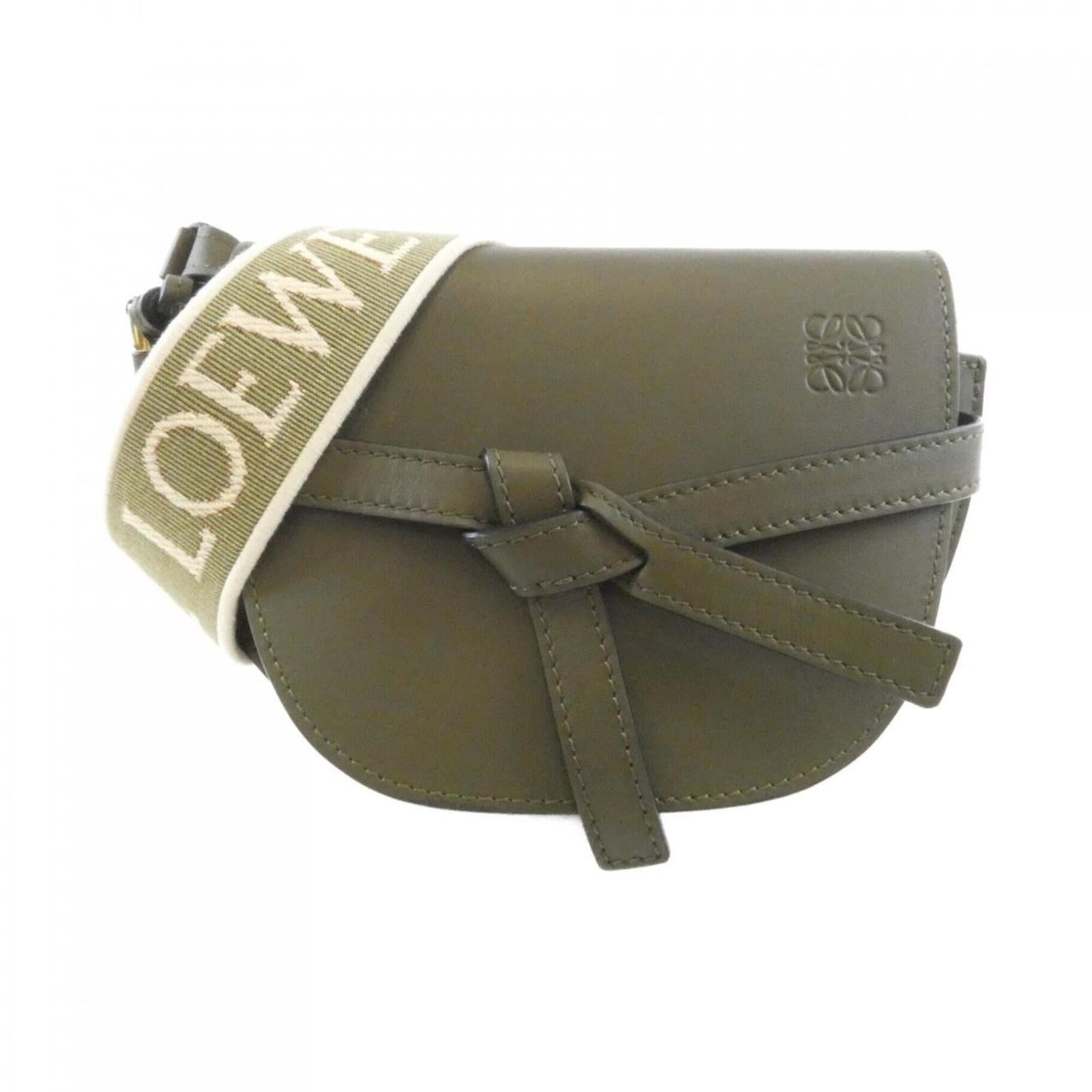 Shoulder Bag Canvas Loewe: Shoulder Bag Canvas Loewe Canvas Loewe shoulder bag in green, measuring 15cm x 21cm x 10cm. This canvas bag features the iconic design of Loewe, a well-known luxury fashion brand. The signature is