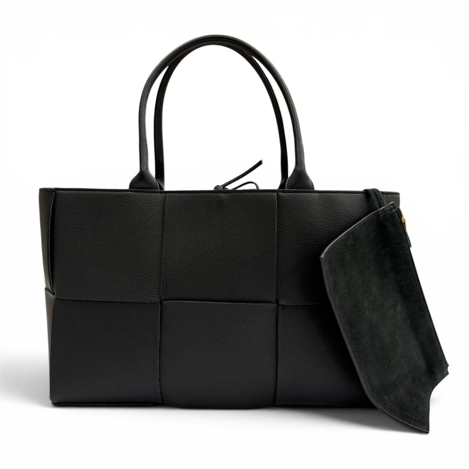 Tote Bag Leather Bottega Veneta: Tote Bag Leather Bottega Veneta Bottega Veneta's iconic leather tote bag boasts sleek black leather construction, measuring 24cm x 37cm x 12cm. The classic design features a timeless combination of st