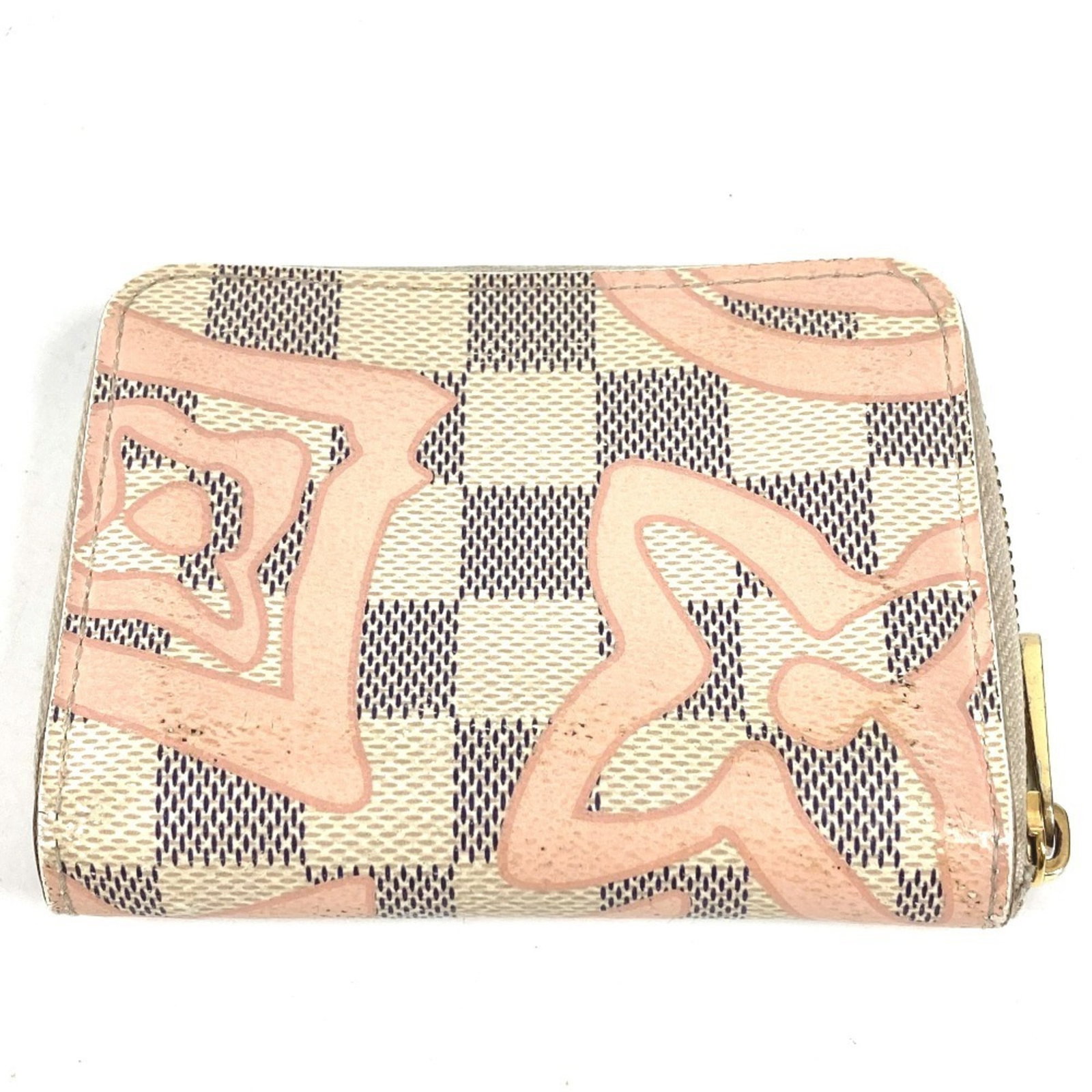 Damier Azur Louis Vuitton Coin Purse: Damier Azur Louis Vuitton Coin Purse Damier Azur Louis Vuitton Coin Purse features the iconic Damier Azur pattern in pink and white, a classic design element of the brand. Measuring 8.5cm x 11cm, it