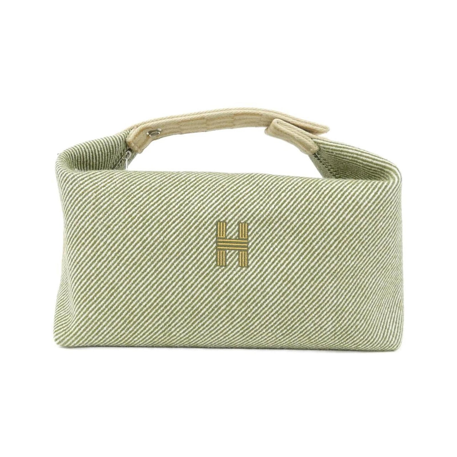 Hermes Wool Pouch Handbag: Hermes Wool Pouch Handbag The Hermes Wool Pouch Handbag boasts a unique blend of style and texture, with its wool material adding an earthy touch to the classic design. Measuring 21cm x 25cm x 14cm,