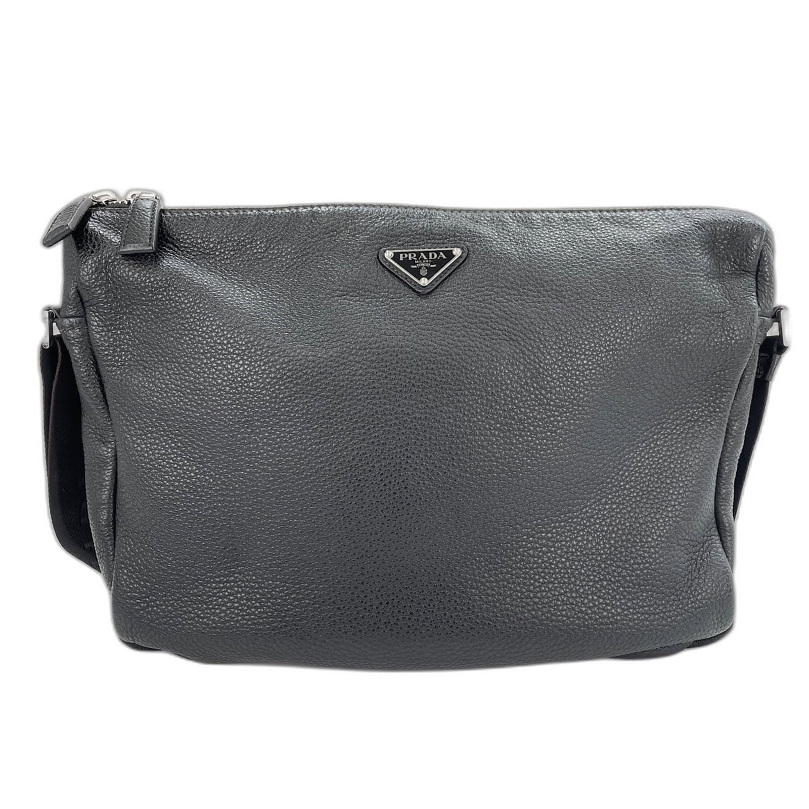 Shoulder Bag: Shoulder Bag Black Prada shoulder bag with dimensions 26cm x 35cm x 13cm. Features a sleek design and classic style, making it a versatile accessory for everyday use. The bag's compact size and durabl