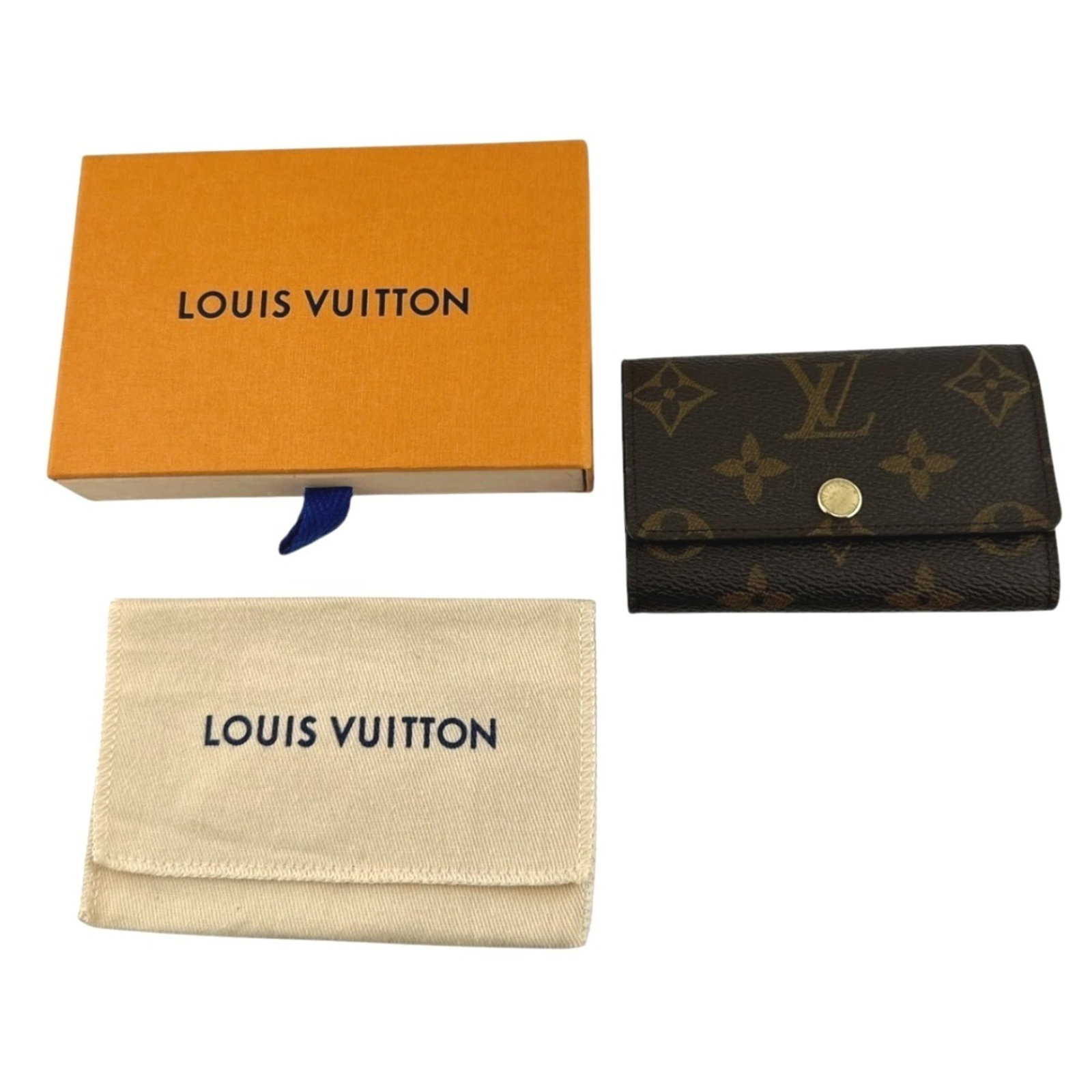 Vuitton Louis Keycase Monogram: Vuitton Louis Keycase Monogram Brown Louis Vuitton Keycase Monogram with Box and Dust Bag. This classic keycase features the iconic monogram pattern, crafted from high-quality materials. Measuring 7cm