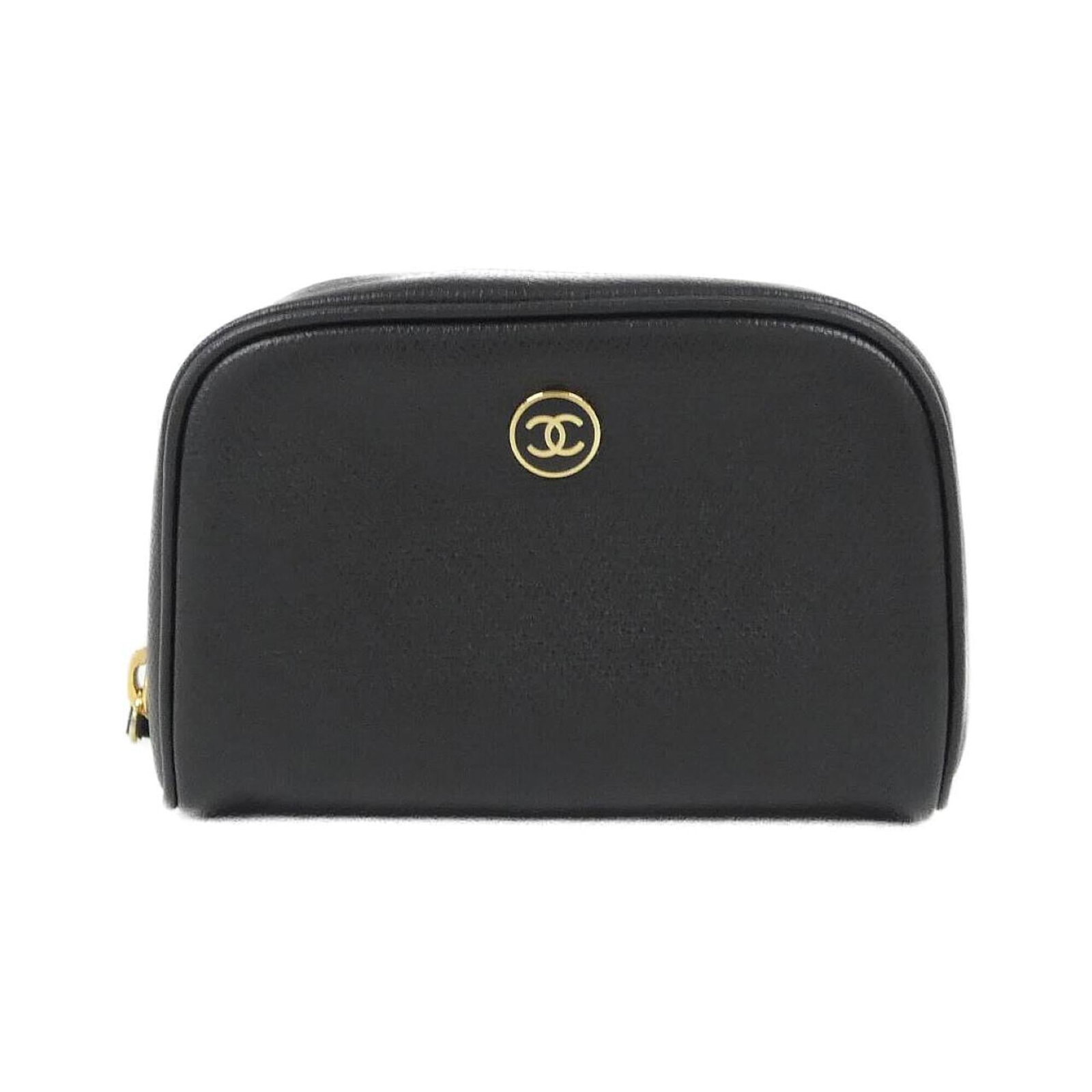 Pouch Handbag Chanel: Pouch Handbag Chanel Black Pouch Handbag from Chanel, featuring gold hardware and precise measurements at 8cm x 13cm x 7cm. This compact bag boasts a sleek design with a classic Chanel aesthetic. Item