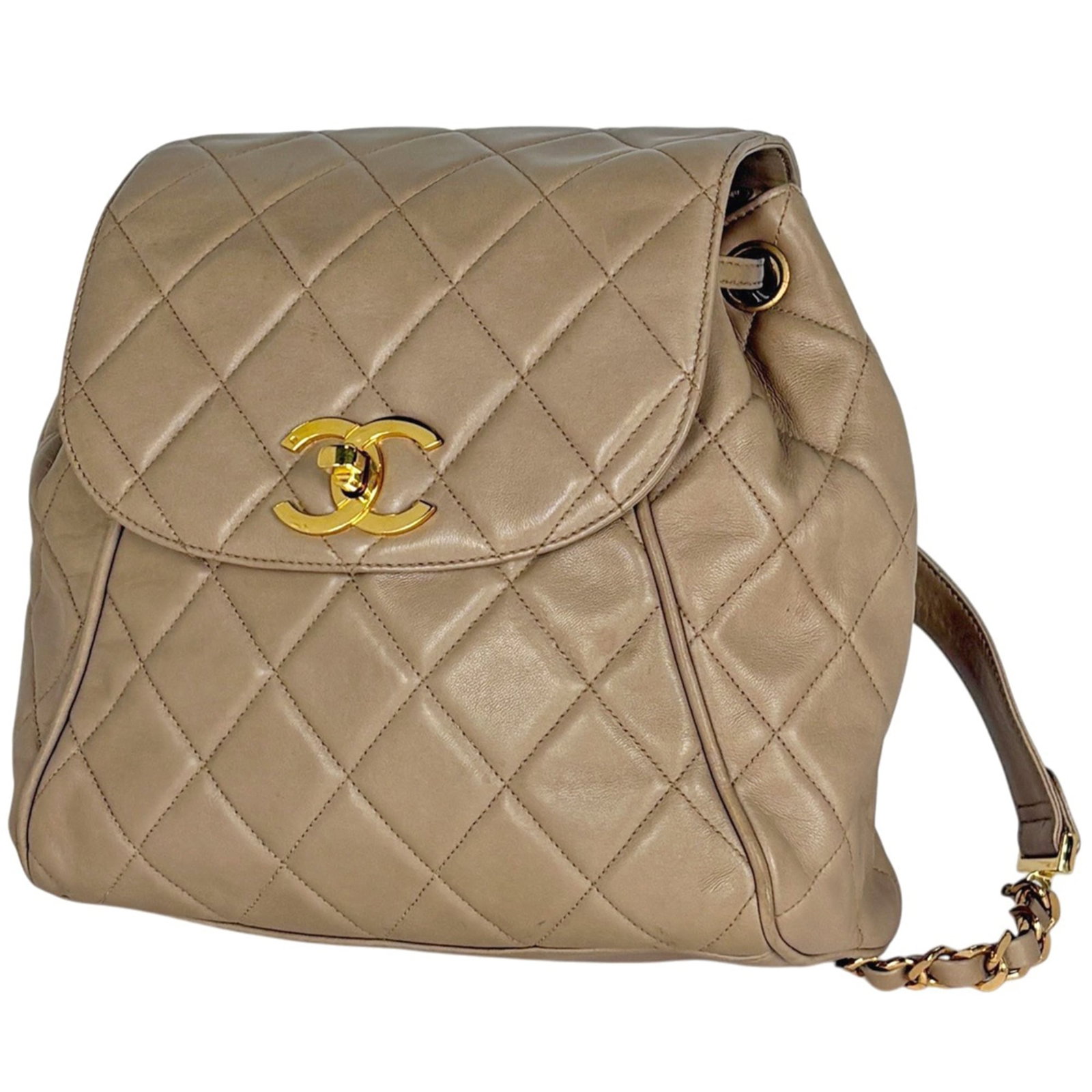 Backpack Leather from Chanel: Backpack Leather from Chanel Beige Matelasse Leather Backpack from Chanel, measuring 22cm x 24cm x 10cm. This classic backpack features high-quality leather construction and a timeless design that exu
