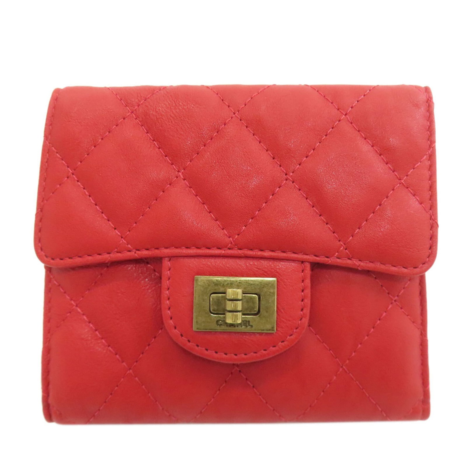 Chanel Wallet (Bi-Fold) Leather: Chanel Wallet (Bi-Fold) Leather Red leather bi-fold wallet from Chanel, measuring 10.5cm x 11.5cm x 2cm in size. This classic design features high-quality materials and a timeless color that adds a