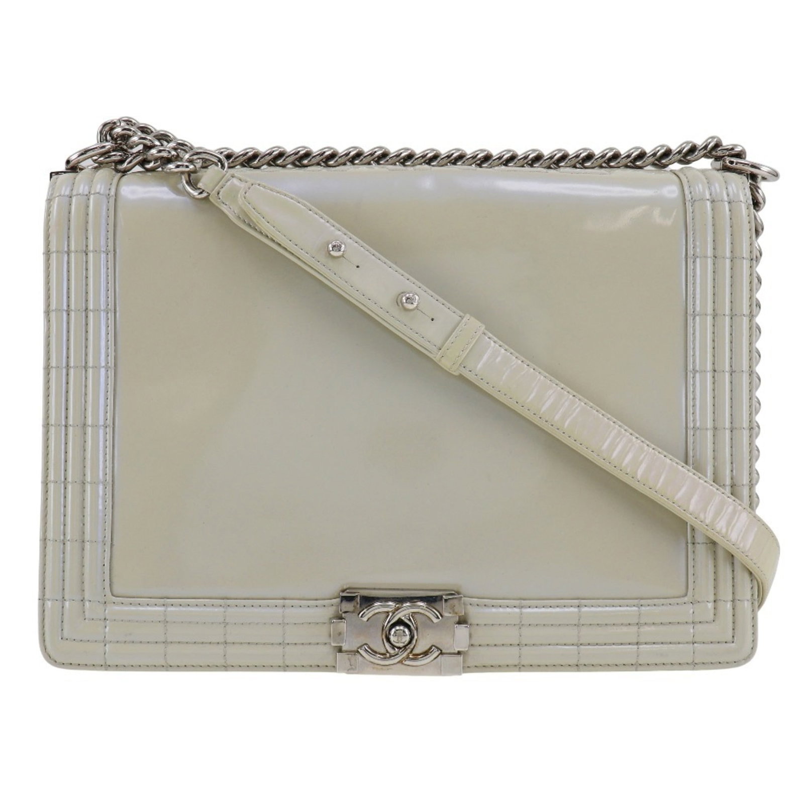 Shoulder Bag Leather Chanel: Shoulder Bag Leather Chanel White Leather Chanel Shoulder Bag with Enamel Details. This classic shoulder bag features high-quality white leather and elegant enamel accents, showcasing the timeless