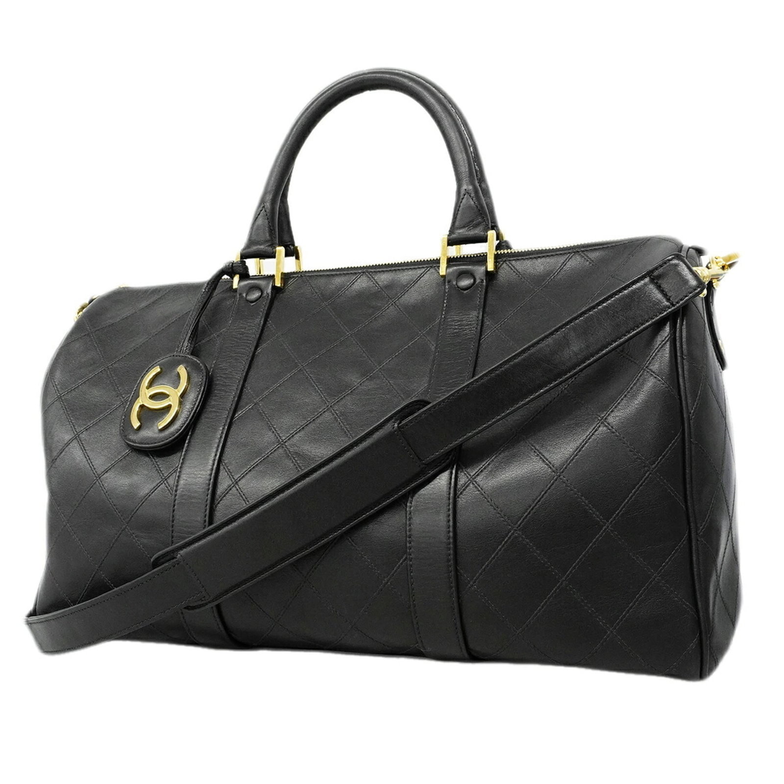 Boston bag leather by Chanel: Boston bag leather by Chanel Boston bag leather by Chanel, black with gold hardware, measures 24cm x 41cm x 19.5cm. This classic design showcases rich, high-quality leather and elegant gold accents.