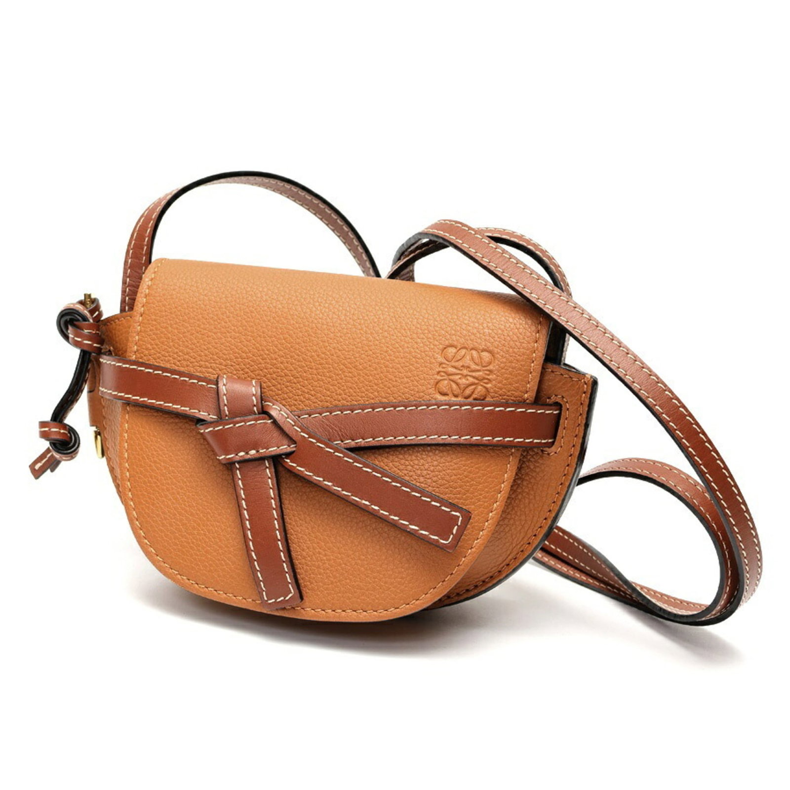 Leather shoulder bag by Loewe: Leather shoulder bag by Loewe Brown leather shoulder bag by Loewe, measuring 12.5cm x 21cm x 9.5cm, features high-quality craftsmanship and premium materials. The classic design makes it a timeless ac