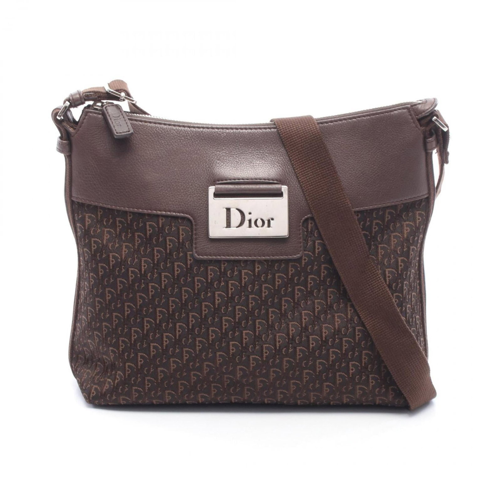 Christian Dior Shoulder Trotter Bag: Christian Dior Shoulder Trotter Bag The Christian Dior Shoulder Trotter Bag boasts sleek lines and a timeless design, with its rich brown color adding a touch of sophistication. Measuring 23cm x