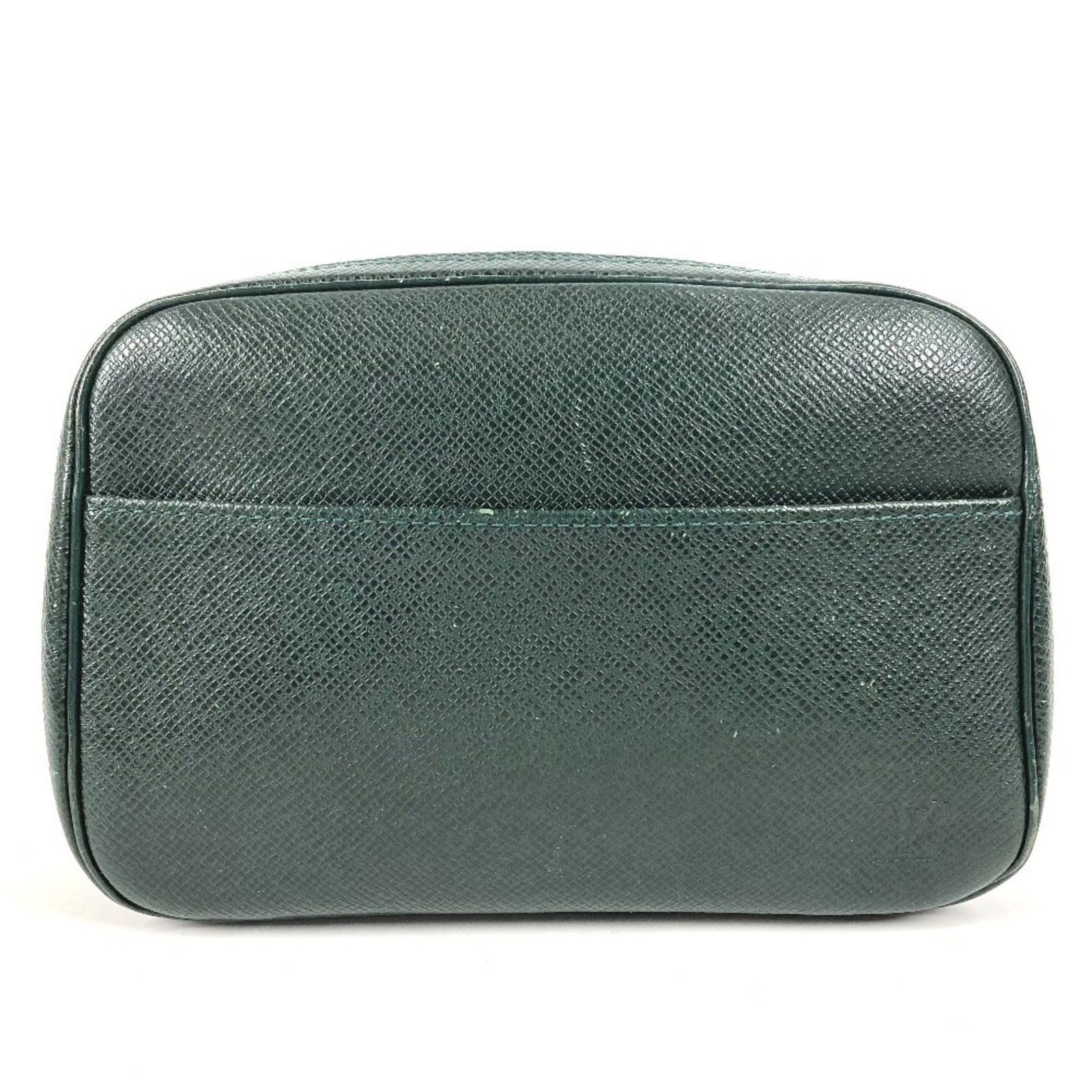 Handbag Taiga Leather Louis Vuitton Clutch: Handbag Taiga Leather Louis Vuitton Clutch Taiga leather, a unique and stylish choice, adorns this Louis Vuitton clutch. Measuring 14cm x 19.5cm, it offers a compact yet elegant design. The Episea