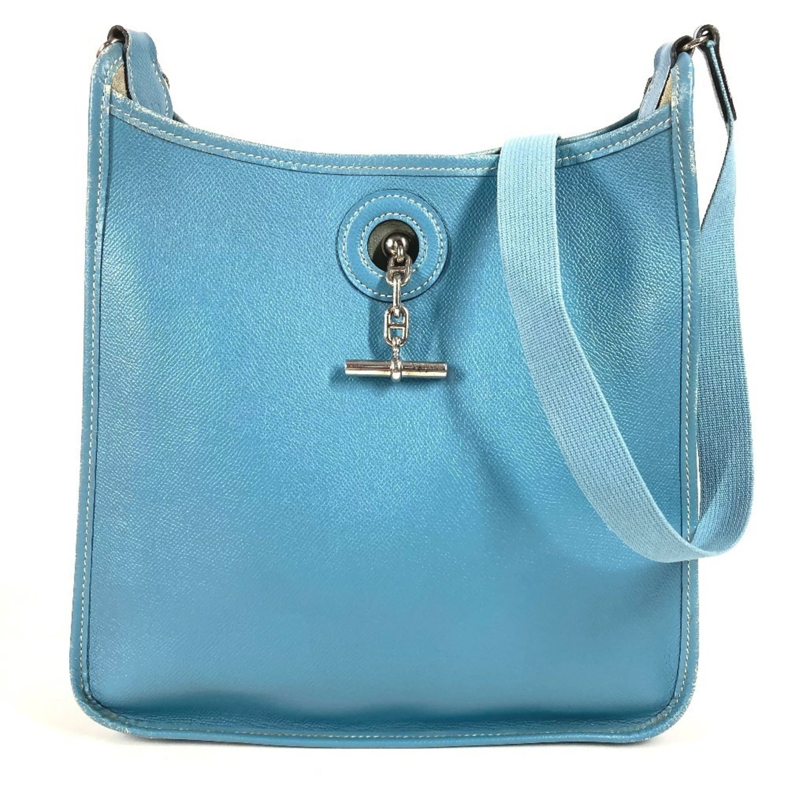 Shoulder Bag Leather Pochette Hermes: Shoulder Bag Leather Pochette Hermes Blue leather shoulder bag with distinctive pochette design from the Hermes Vespa collection, crafted in France. Measuring 28cm x 23.5cm x 8cm, this versatile tote 