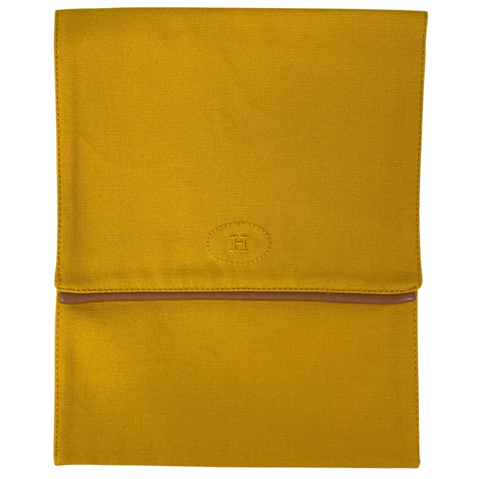 Hermes Wash Bag: Hermes Wash Bag The Hermes wash bag boasts its sleek design, measuring 23cm x 19.5cm x 5.00mm, making it a compact and stylish accessory for women on-the-go. Its size is perfectly balanced between pra