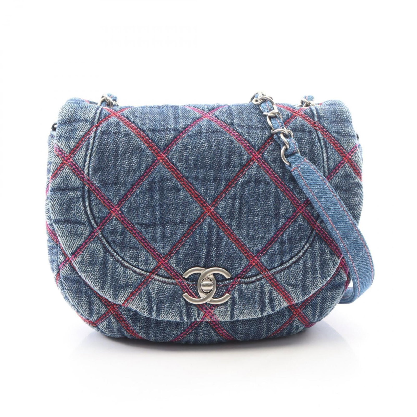 Chanel Handbag Bag Shoulder Denim: Chanel Handbag Bag Shoulder Denim Navy blue denim shoulder bag from Chanel, measuring 18cm x 21cm x 4cm. This stylish handbag features a classic design and durable denim material. With its timeless lo