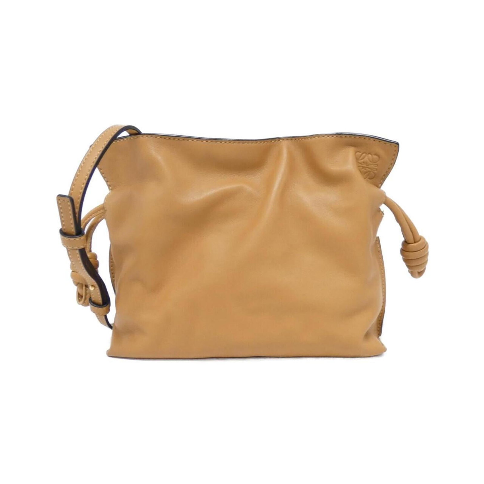 Loewe Handbag Leather: Loewe Handbag Leather Loewe Handbag Leather is made from high-quality Calfskin leather, available in the classic Beige color. The bag measures 18cm x 23cm x 7cm and features a timeless design that exu
