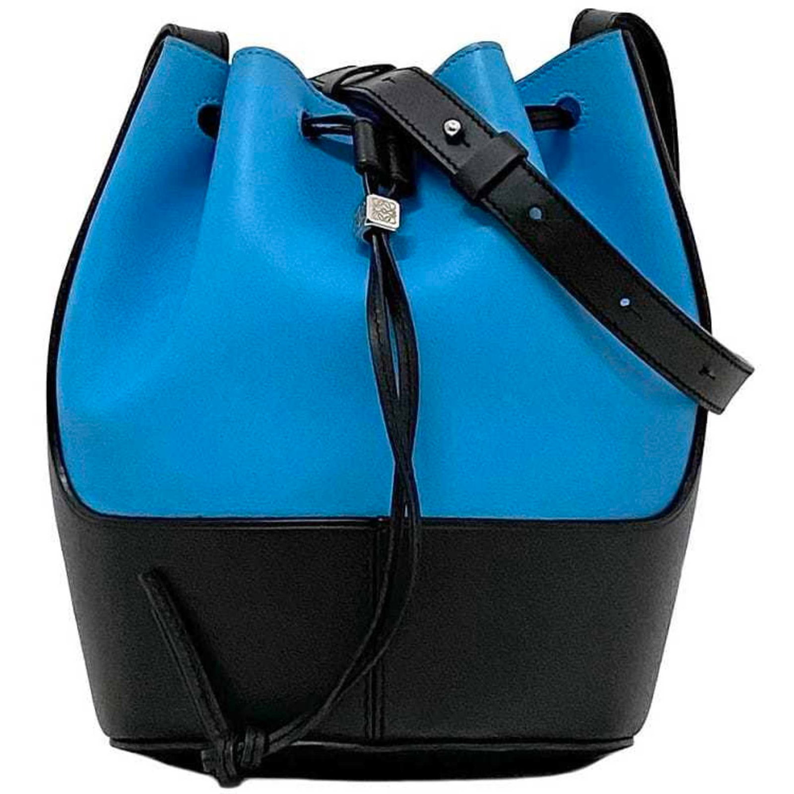 Leather shoulder bag by Loewe: Leather shoulder bag by Loewe Black and light blue leather shoulder bag by Loewe, measuring 23.5cm x 27.5cm x 13cm. This stylish bag features high-quality leather construction with a sleek design. A