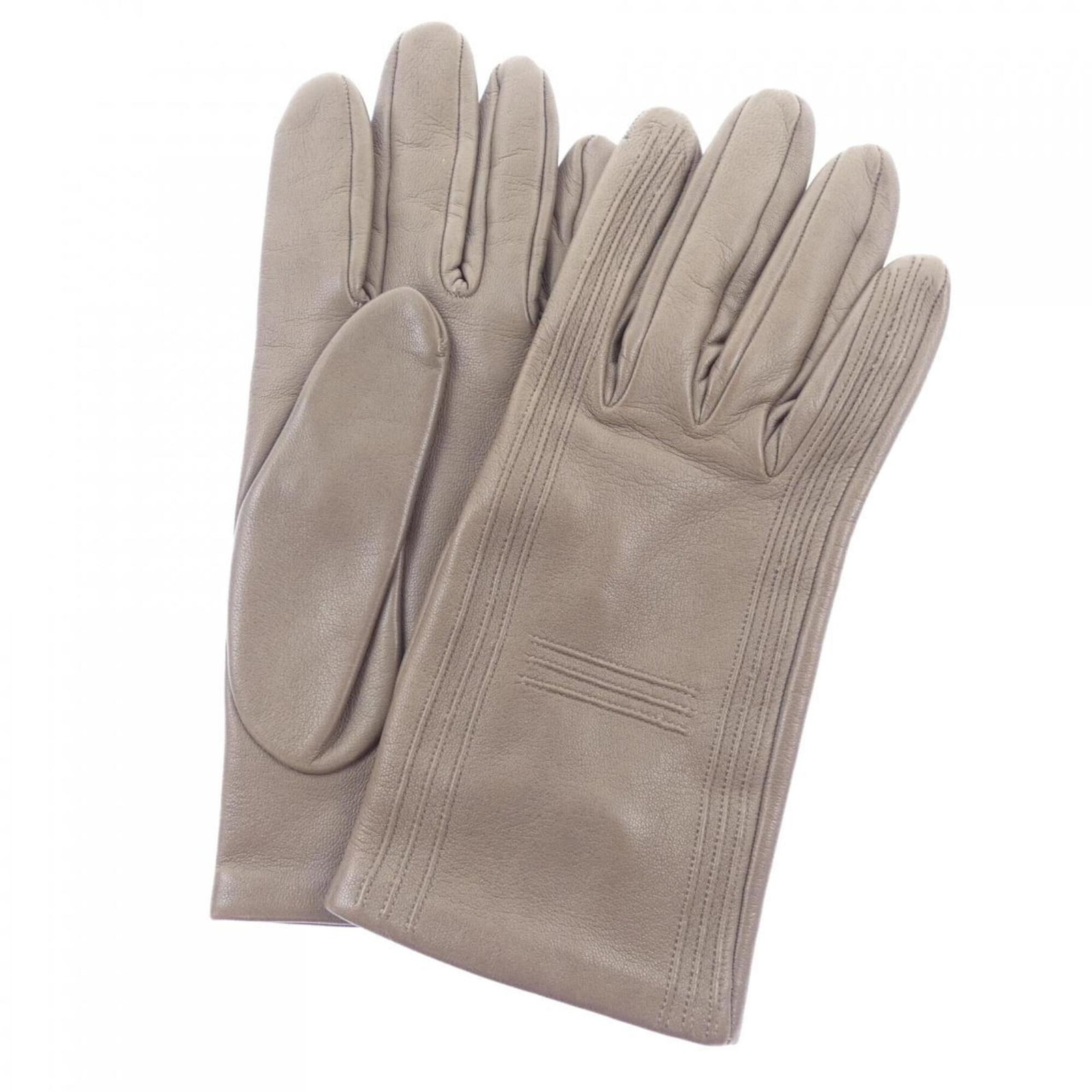 Warm gloves by Hermes: Warm gloves by Hermes Warm and stylish, these brown gloves from Hermes feature a total length of 21cm and a hand width of 18cm. Made with attention to detail, they offer a classic look that complement