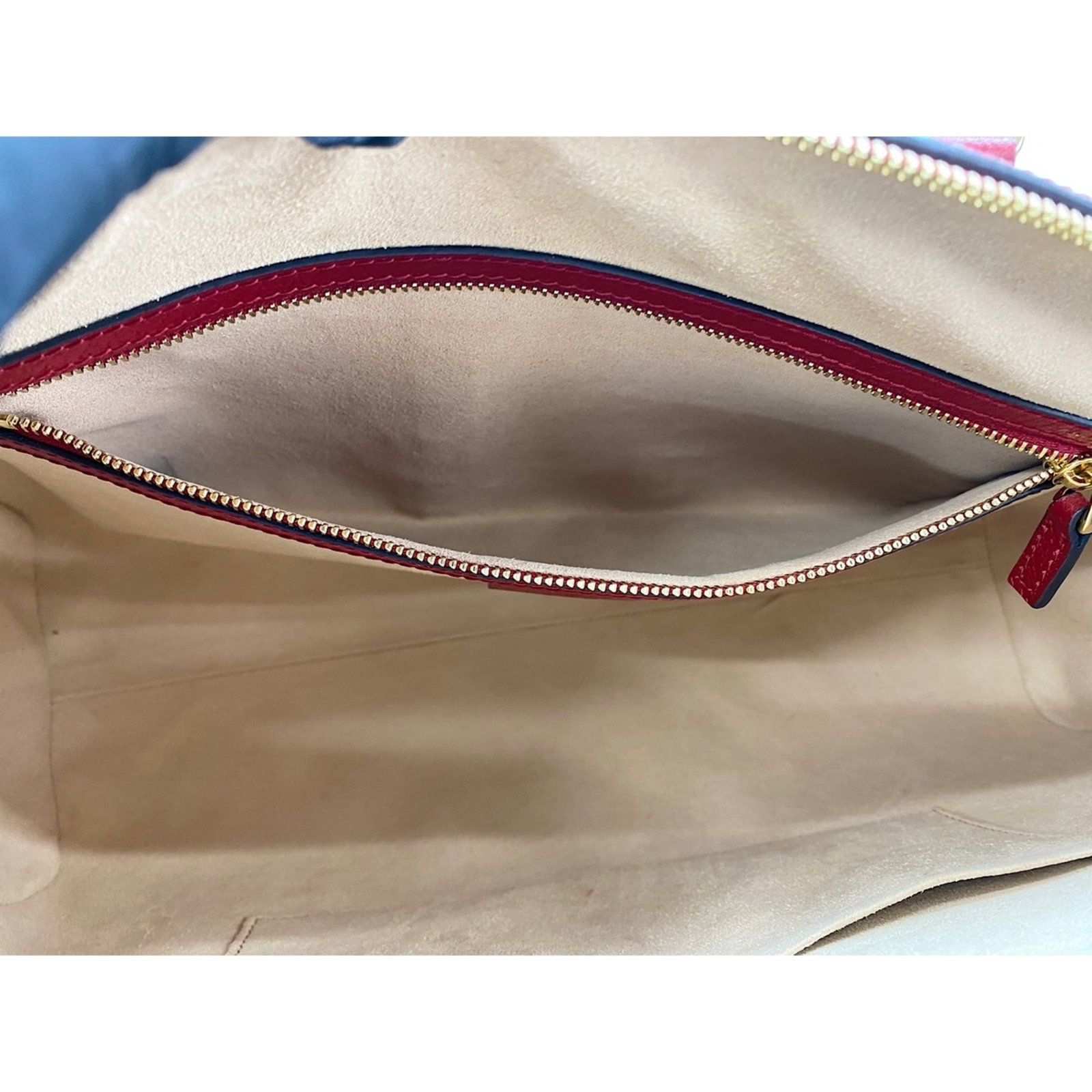Handbag by Gucci - 11