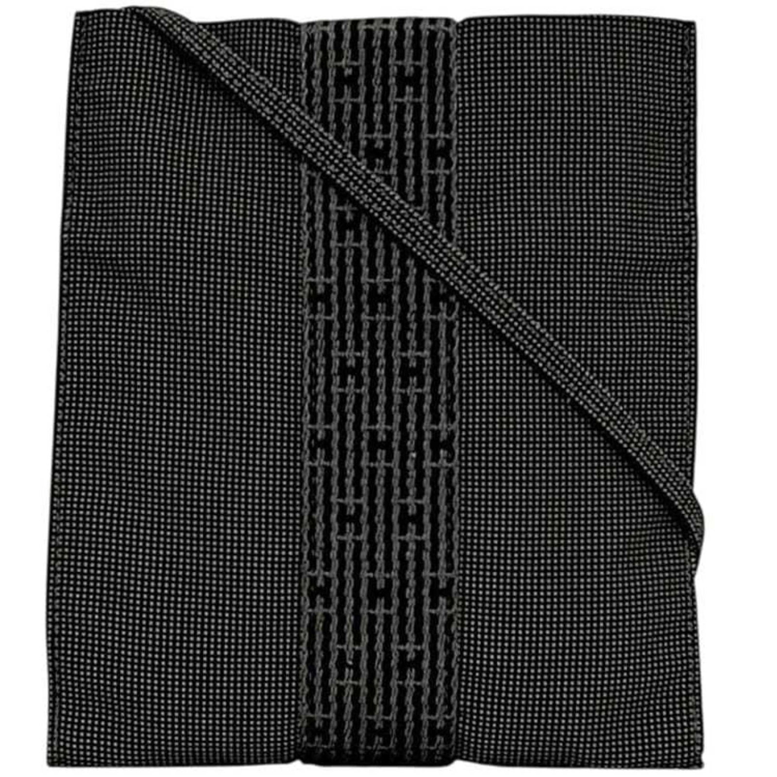 Hermes Pochette Shoulder Bag Canvas: Hermes Pochette Shoulder Bag Canvas The Hermes Pochette Shoulder Bag Canvas is a stylish and compact canvas shoulder bag, measuring 19.5cm x 16.5cm x 3cm in size. This versatile bag features a gray
