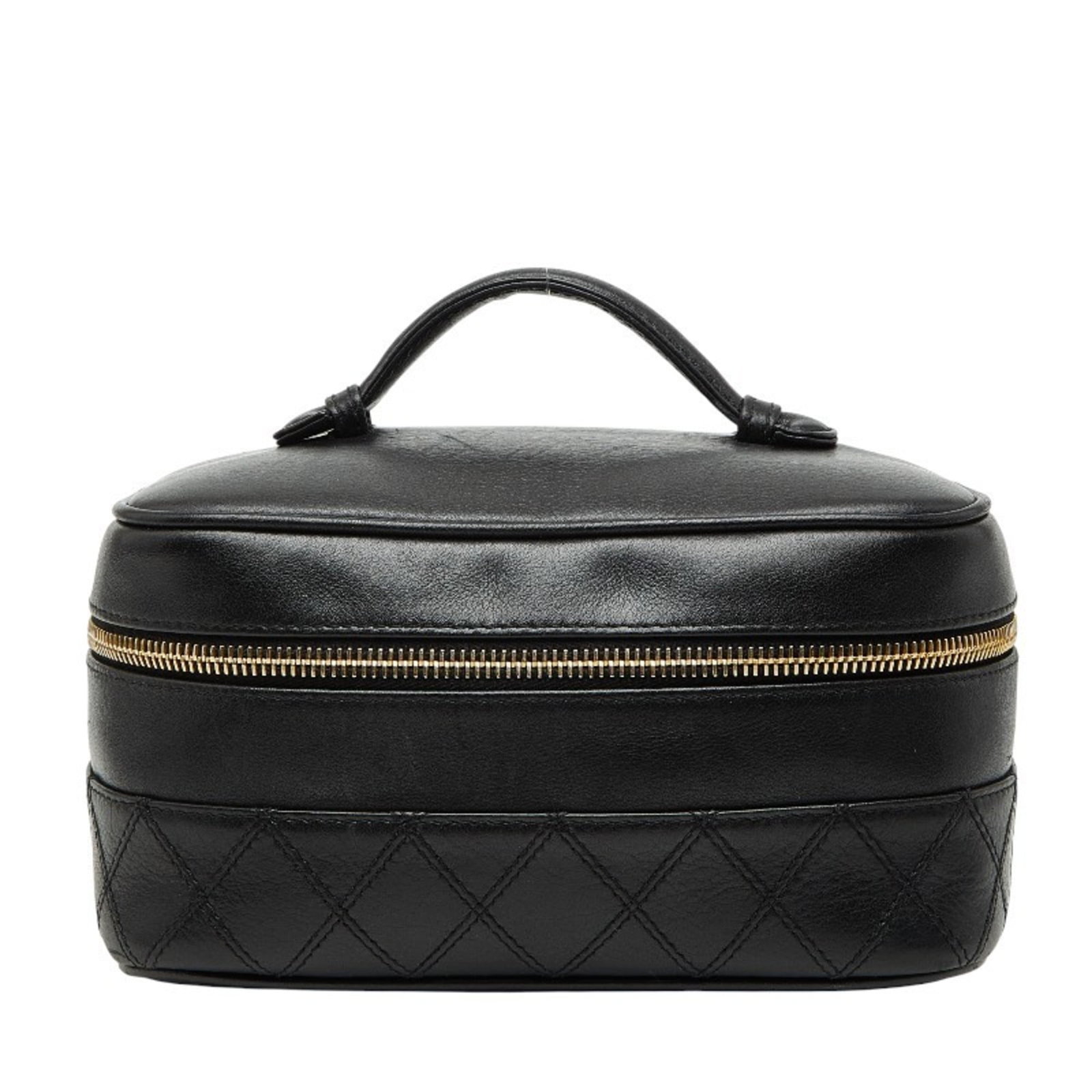 Vanity bag leather handbag Chanel: Vanity bag leather handbag Chanel Chanel's iconic lambskin vanity bag boasts sleek black leather construction, measuring 10cm x 19cm x 13.5cm. The stylish piece comes with a dust bag and guarantee