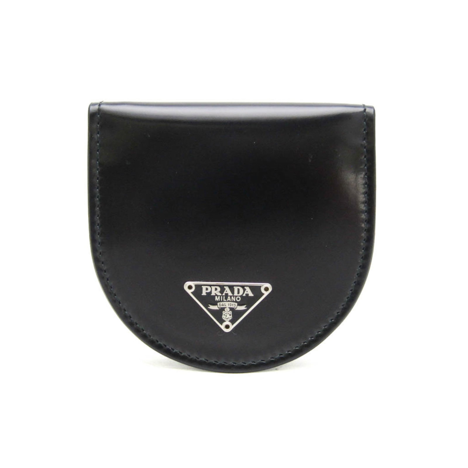 Patent leather coin purse case: Patent leather coin purse case Patent leather coin purse case in sleek black. Made from high-quality patent leather, this compact case measures 8cm x 8.5cm x 3cm and weighs just 90g. Its classic