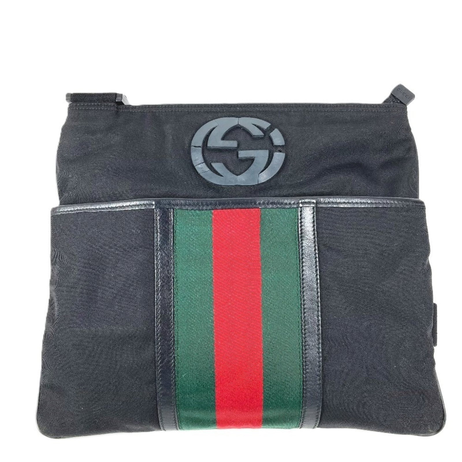 Shoulder Bag Nylon Gucci: Shoulder Bag Nylon Gucci Nylon shoulder bag from Gucci, made in Italy with a black finish. The bag measures 29cm x 33cm and features a nylon material. Item Specifics: Brand: Gucci Country of Origin: