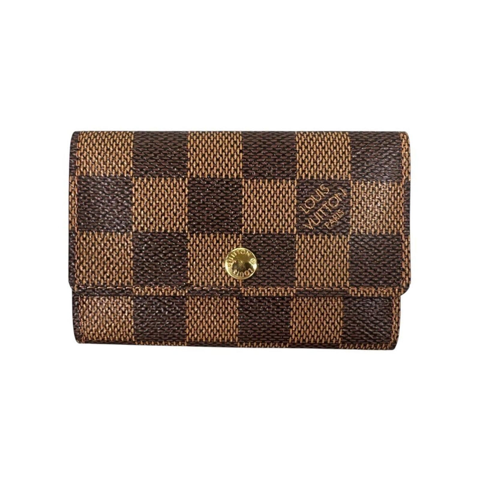 Damier canvas keycase by Louis Vuitton: Damier canvas keycase by Louis Vuitton Damier canvas keycase by Louis Vuitton, crafted from high-quality Damier canvas, features six key hooks for convenient storage. Measuring 7.2cm x 10.5cm x 1.5cm,