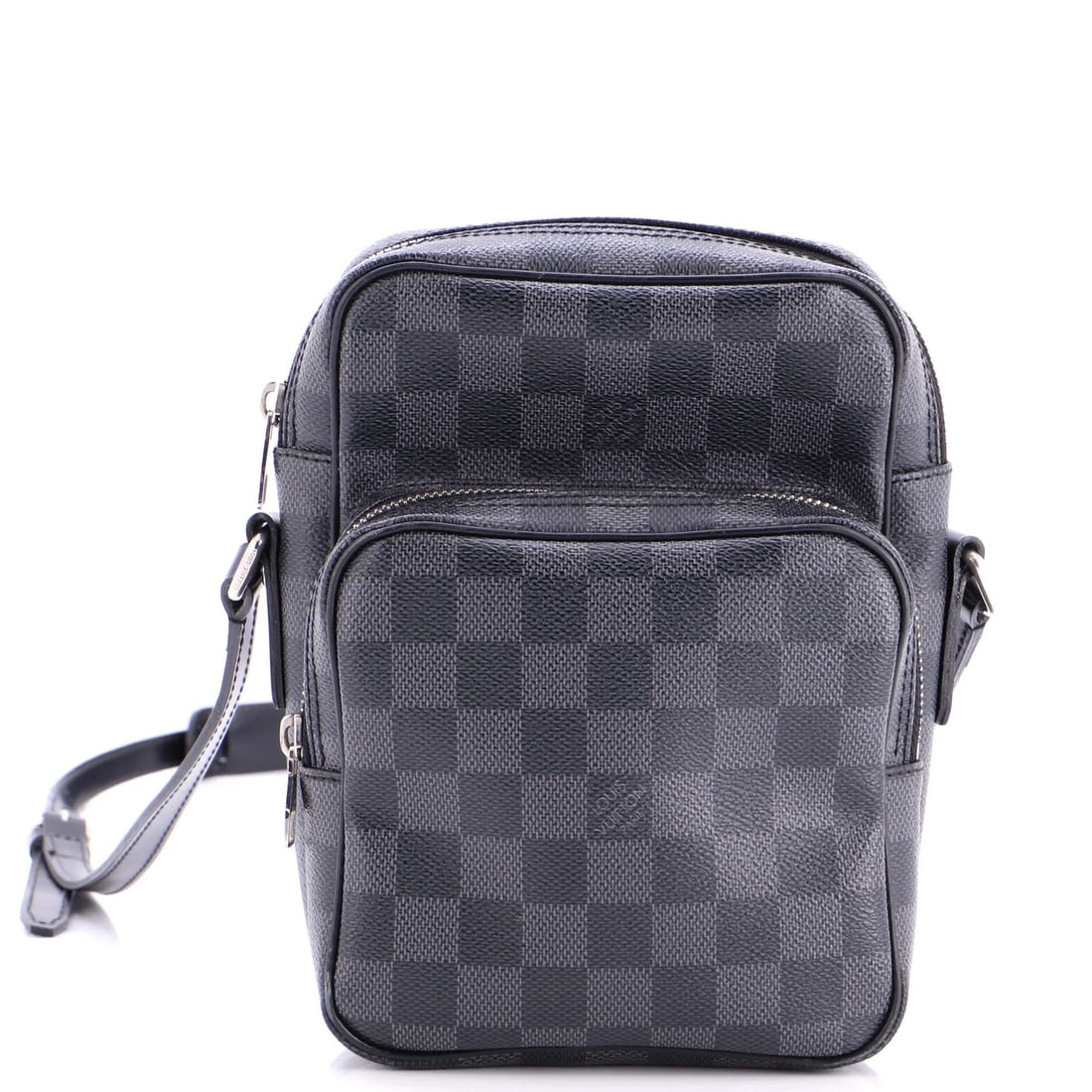 Damier Graphite Rem Bag Louis Vuitton: Damier Graphite Rem Bag Louis Vuitton Black Damier Graphite Rem Bag with canvas-coated exterior, featuring silver hardware and a unique cross-body design. Measuring approximately 8" tall, 6" wide,