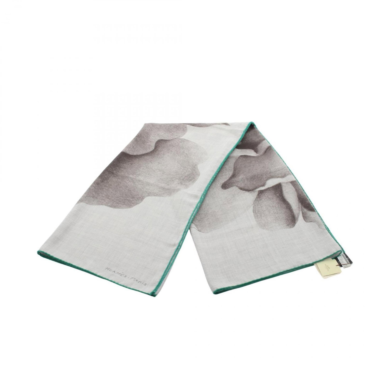 Silk Cashmere Scarf Hermes: Silk Cashmere Scarf Hermes Silk and cashmere blend in perfect harmony, creating a luxurious scarf with a subtle sheen. This Hermes silk cashmere scarf boasts a sophisticated gray and green color combi
