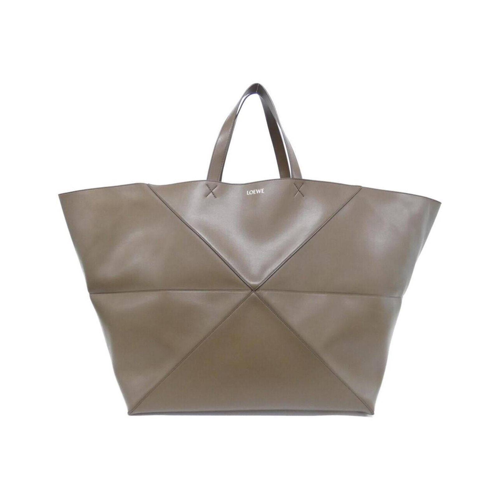 Loewe Handbag Leather: Loewe Handbag Leather Loewe Handbag Leather is made from high-quality Calfskin leather, available in Brown color. The bag measures 45cm x 88cm x 45cm and features a classic design. This Loewe handbag 