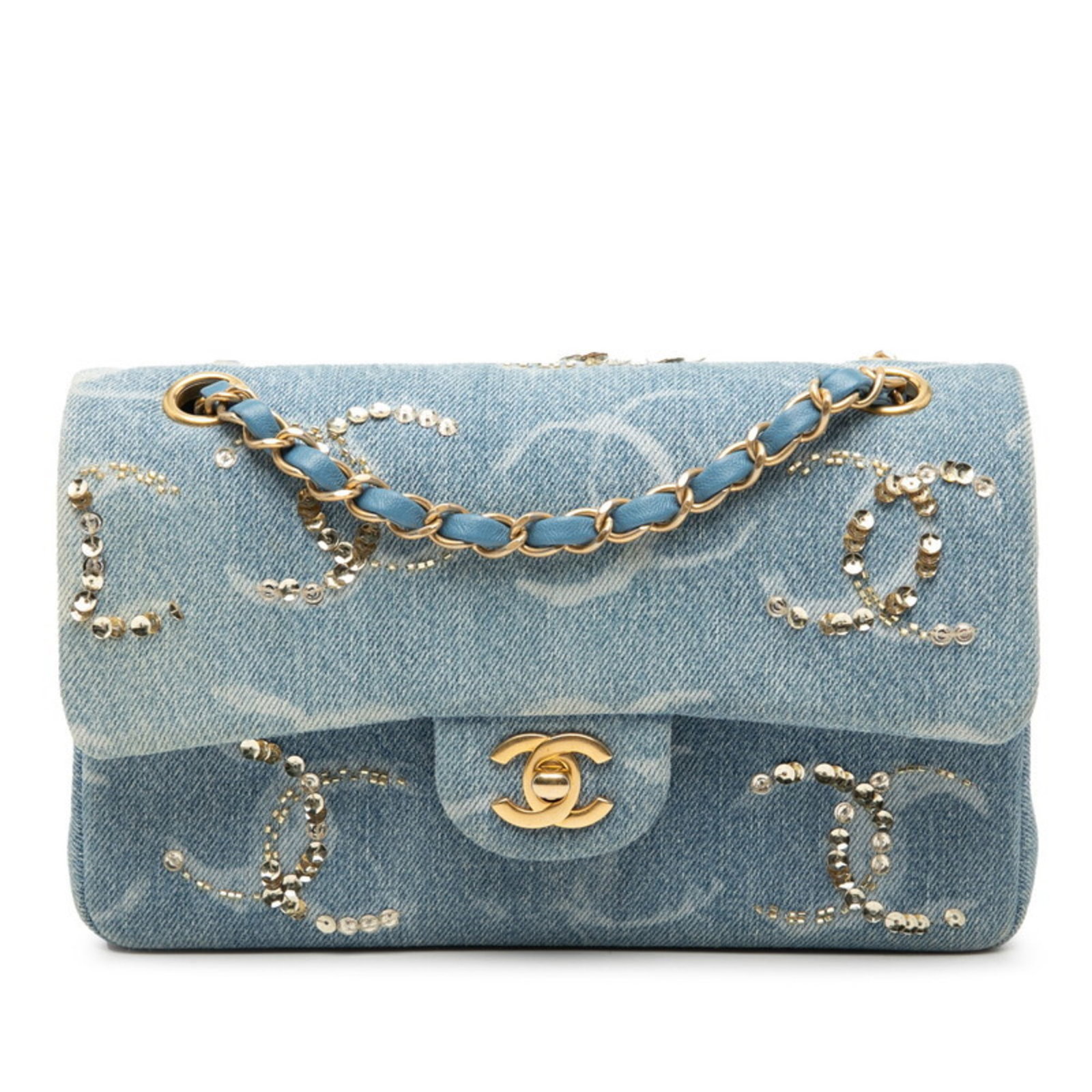 Shoulder Bag Spangles Denim Chanel: Shoulder Bag Spangles Denim Chanel Denim shoulder bag with spangles in blue and gold, measuring 14cm x 23cm x 6.5cm. This unique piece features a striking combination of materials and decorative
