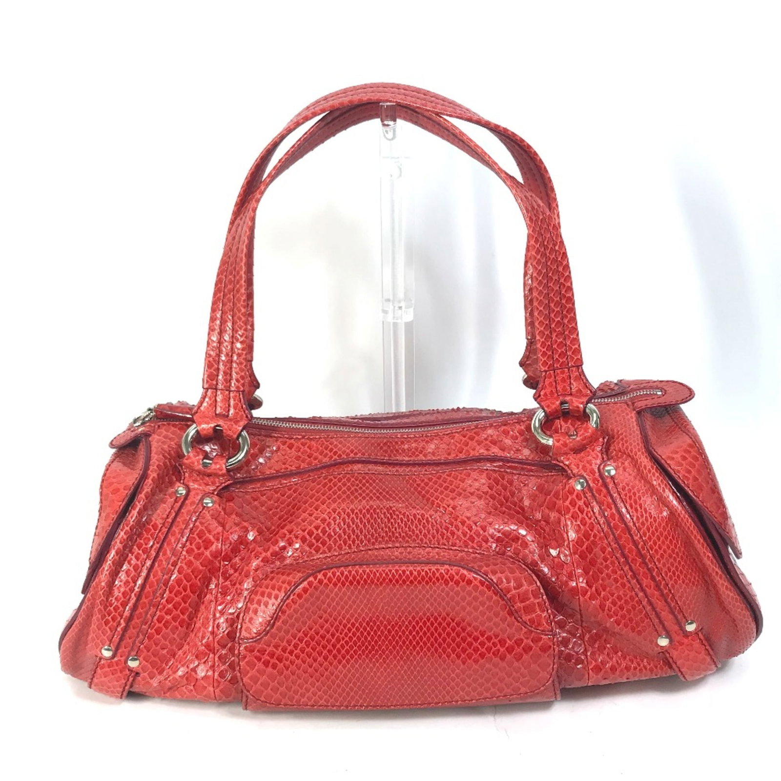 Boston Celine Other: Boston Celine Other The Boston Celine bag features a striking red color and measures 44.5cm wide, 15cm high, and 15cm deep, with an additional 17.5cm width for the base. This stylish handbag has a sle