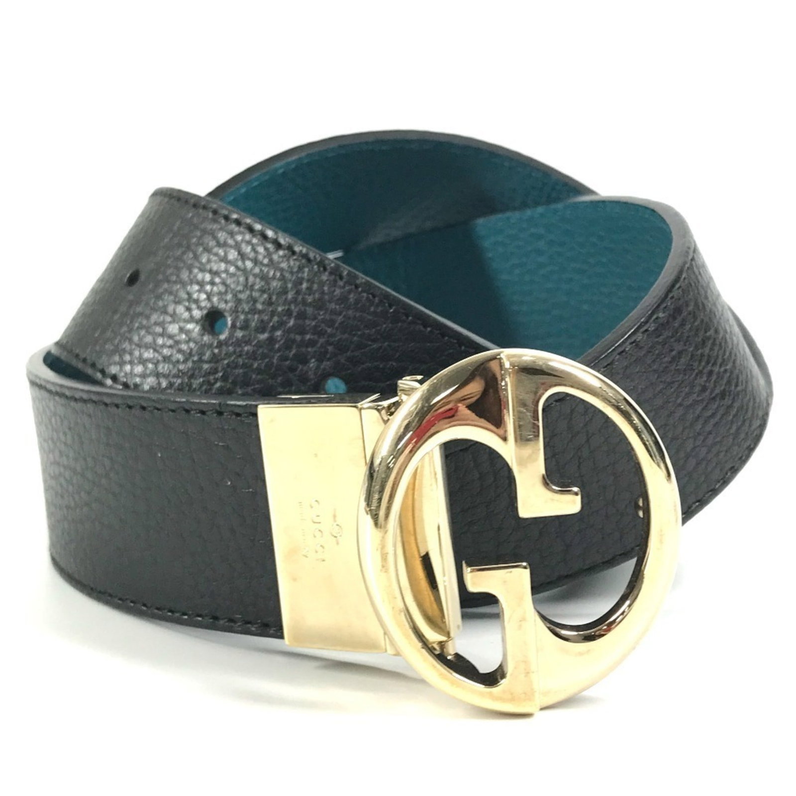Standard Belt Gucci: Standard Belt Gucci Standard Belt Gucci features a classic design with a black leather strap and adjustable length, spanning from 33.26'' to 37.2''. The belt's simple yet timeless style makes it a ver