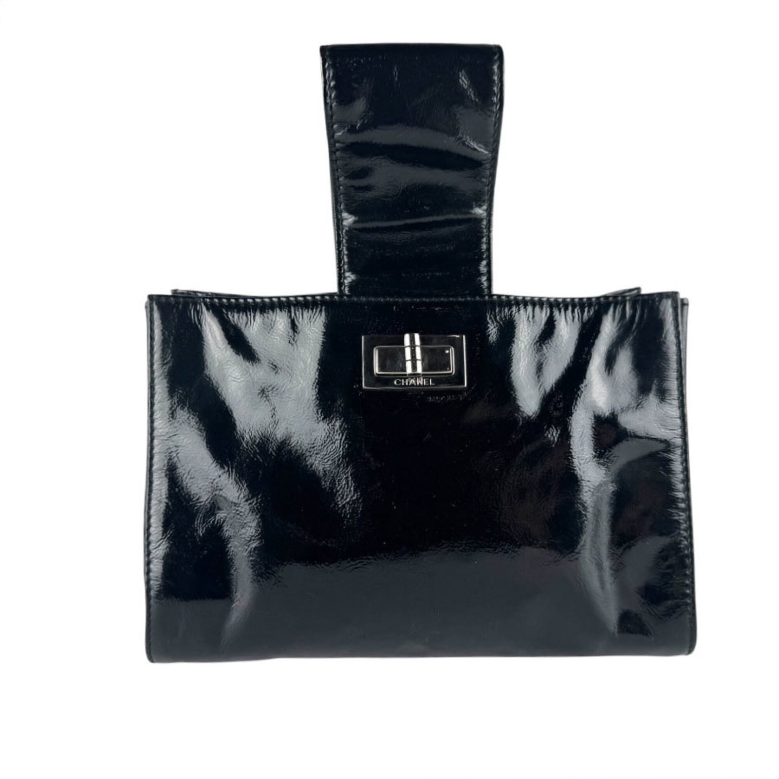 Handbag Patent Chanel: Handbag Patent Chanel Patent leather handbag from Chanel, made in France. The black patent leather exterior bears the brand's signature style, while its classic design makes it a timeless choice for