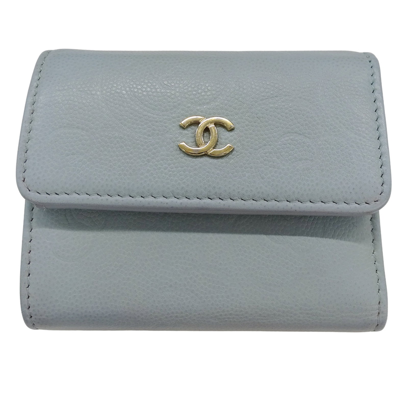 Calfskin wallet tri-fold grained by Chanel: Calfskin wallet tri-fold grained by Chanel Calfskin wallet with tri-fold design, crafted from high-quality grained leather. This stylish accessory features a light blue hue and measures 9cm x 11cm x