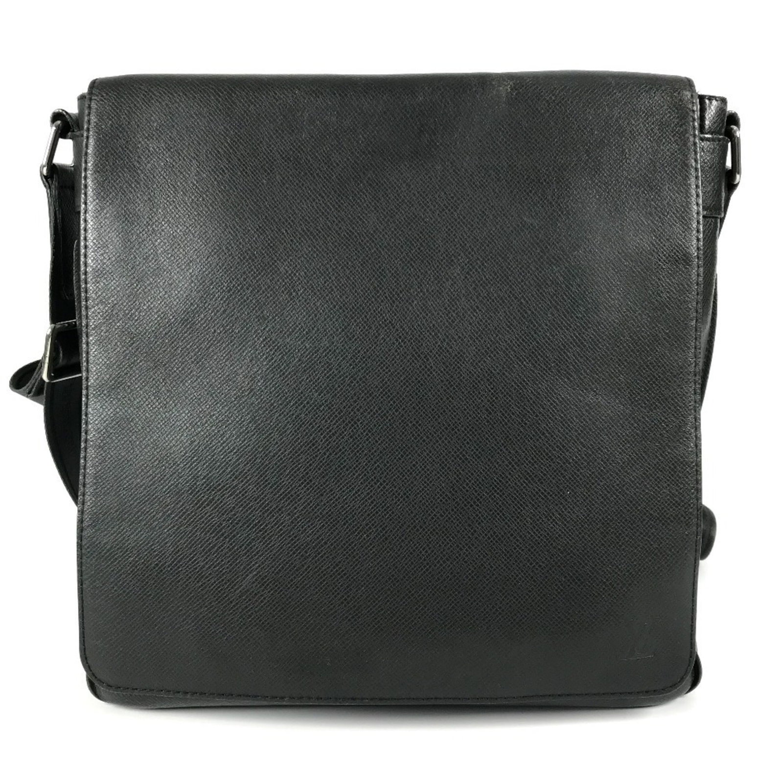 Louis Vuitton Messenger Bag Shoulder Bag Taiga Leather: Louis Vuitton Messenger Bag Shoulder Bag Taiga Leather Taiga leather Ardoise messenger bag with clean lines and classic design. Measuring 31cm x 28cm x 9cm, it features a simple yet elegant shoulder