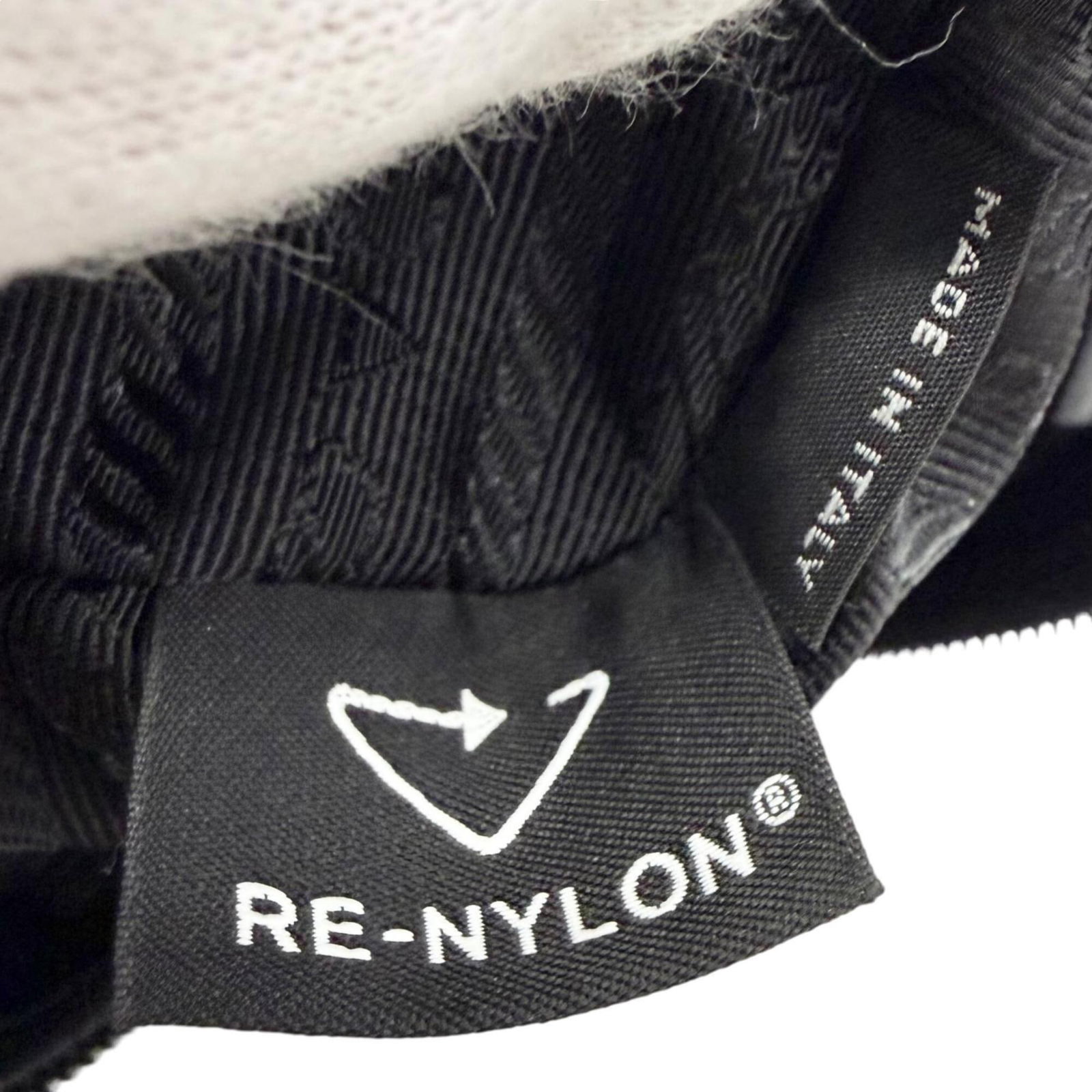 Nylon Pouch Prada - 11