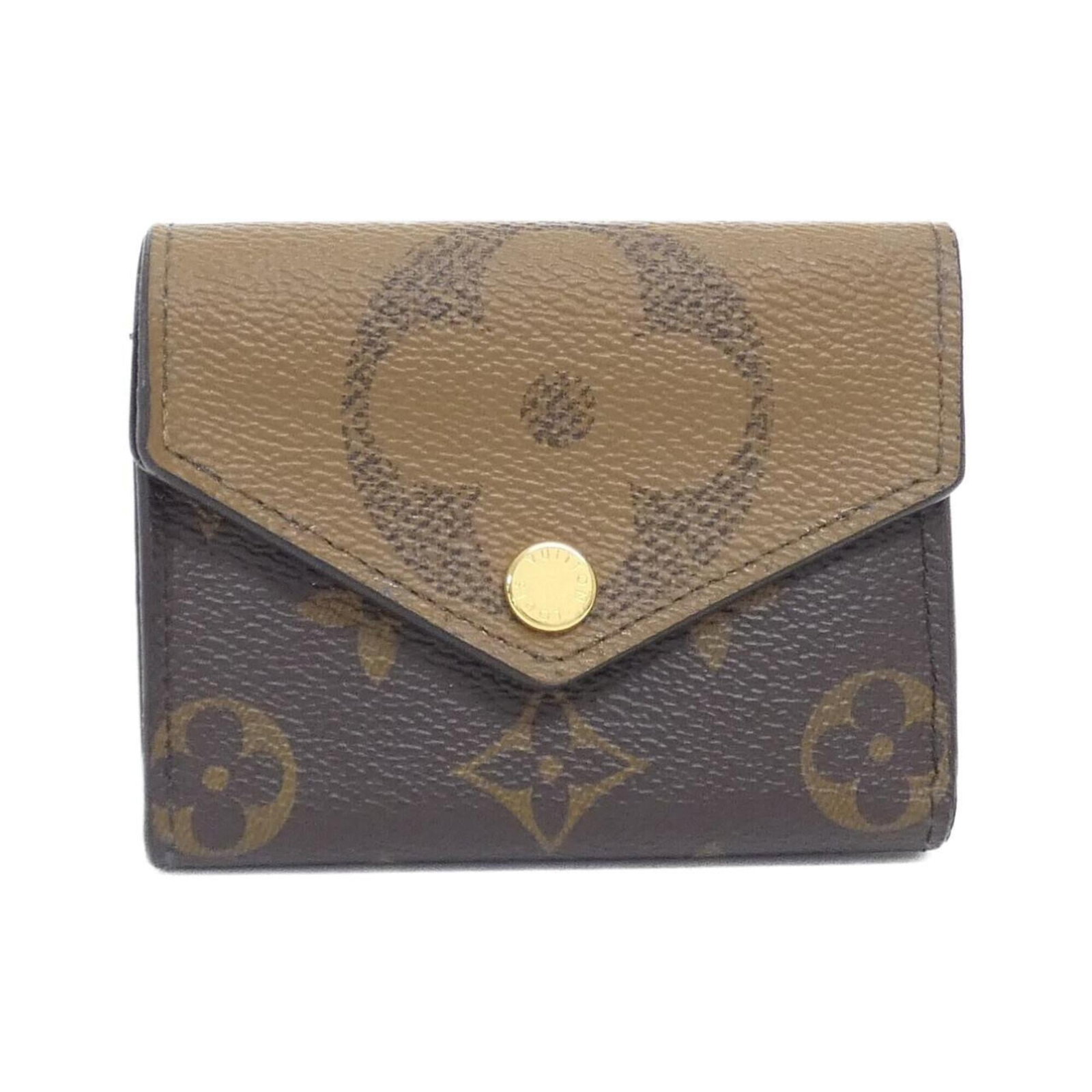 Coated Canvas Tri Fold Louis Vuitton: Coated Canvas Tri Fold Louis Vuitton Coated canvas tri-fold wallet from Louis Vuitton, featuring a classic design with a signature. The item measures 8cm x 10cm x 3cm and boasts a sturdy