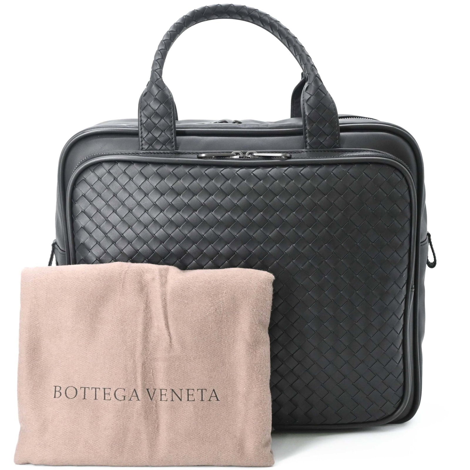 Boston Veneta Intrecciato Bag: Boston Veneta Intrecciato Bag Boston Veneta Intrecciato Bag in Black features the iconic intrecciato weave, a signature Bottega Veneta design element. This classic Boston bag boasts a sleek black