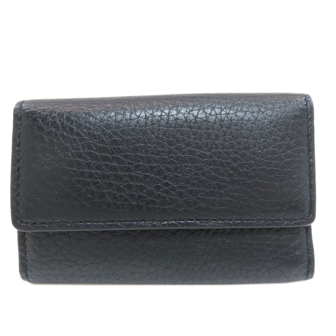 Maisonmargiela 4 Stitches Key Holder Leather: Maisonmargiela 4 Stitches Key Holder Leather Black leather key holder with 4 stitches, bearing a signature. Made from high-quality leather, this key holder features a simple yet elegant design. The bl