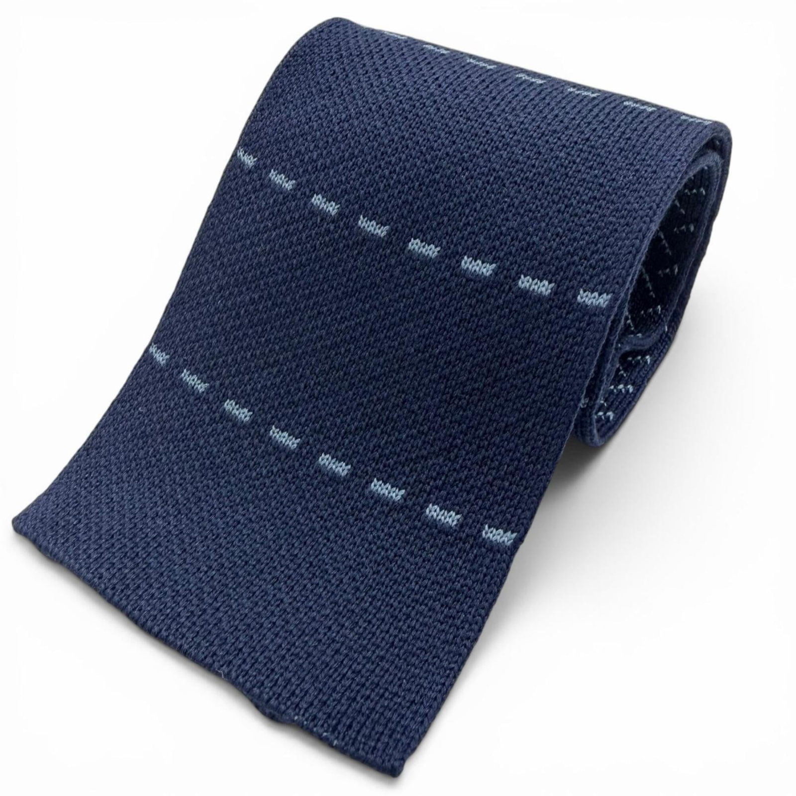 Hermes Cravat Silk: Hermes Cravat Silk Navy silk cravat with a total length of 140cm, featuring a subtle width of 8cm. Made from high-quality material, this elegant accessory is crafted to add a touch of sophistication