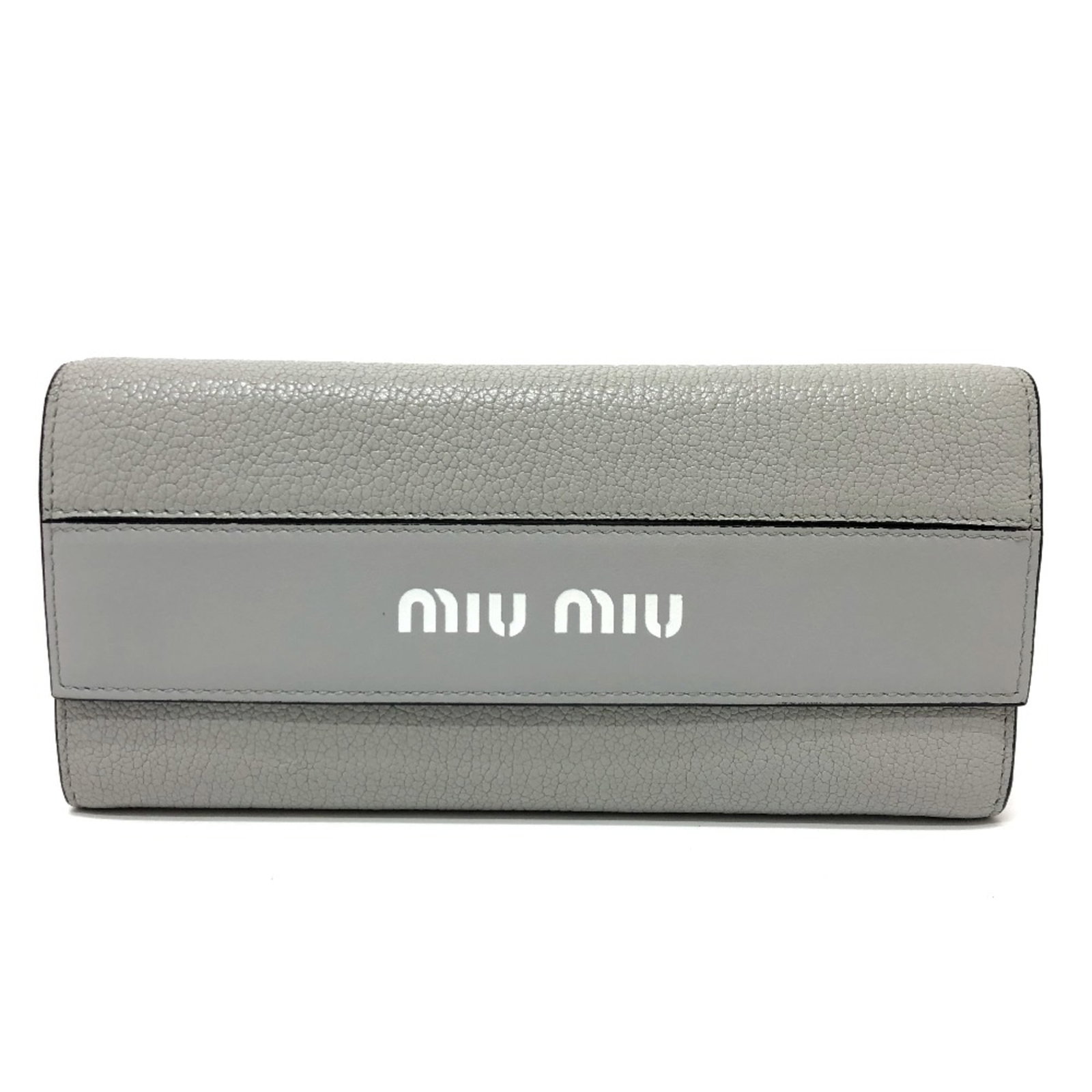 Miu Long Wallet (Bi-Fold) Leather: Miu Long Wallet (Bi-Fold) Leather Gray leather bi-fold wallet from Miu Miu, measuring 19.3cm x 9cm x 1.5cm. The sleek design and classic style make it a versatile accessory for everyday use. Made